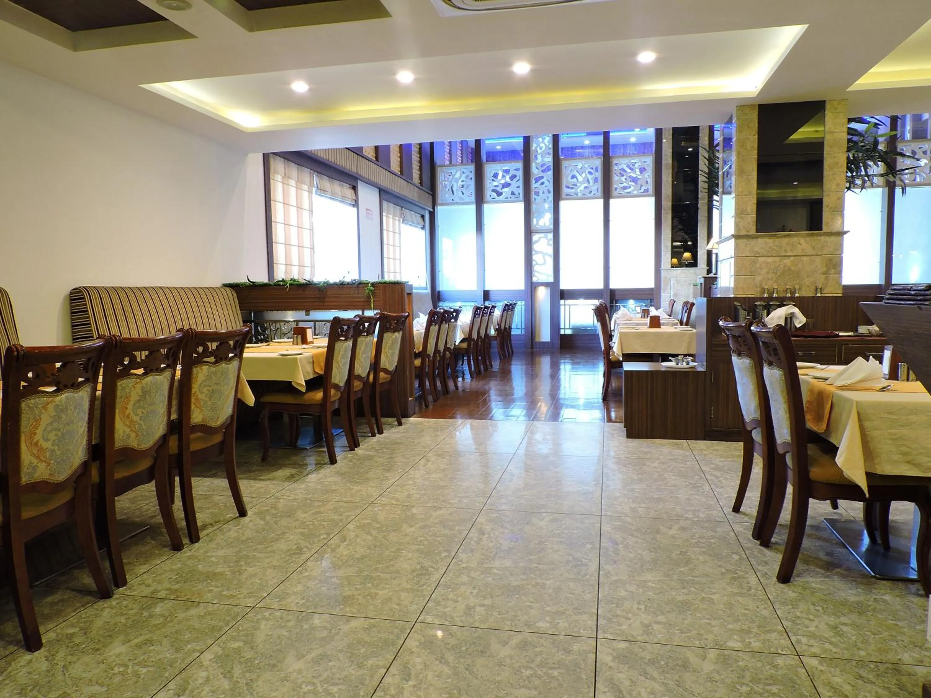 Restaurant/places to eat in Hotel Devashish Haldwani