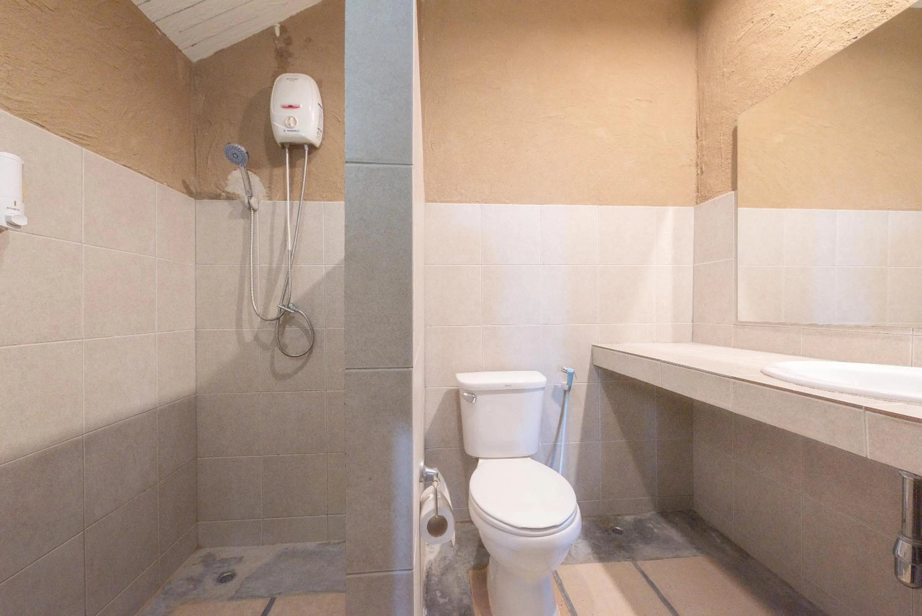 Shower in Muntra Garden Resort