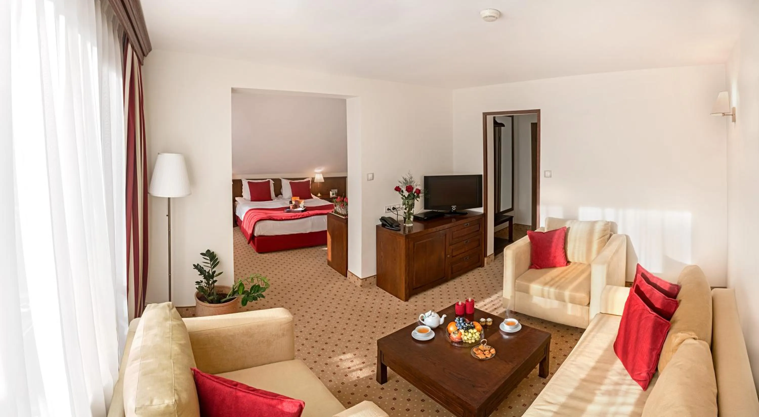 Balcony/Terrace, Bed in Hotel Yastrebets Wellness & Spa