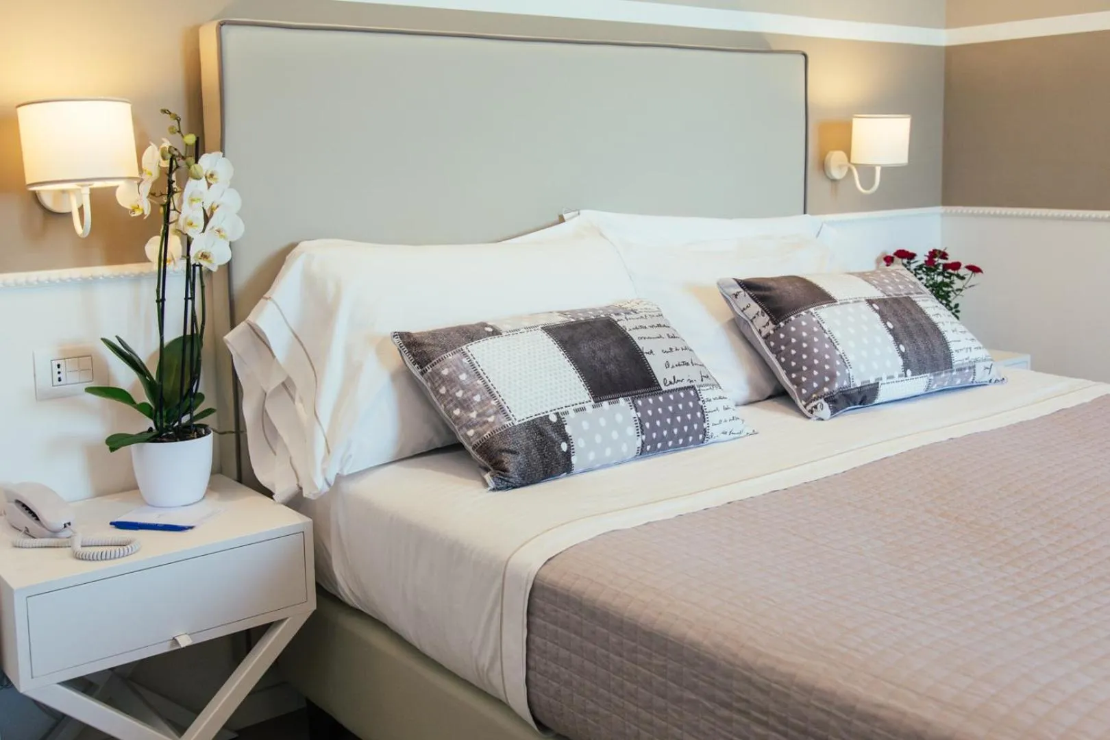 Bedroom, Bed in Hotel Ambassador