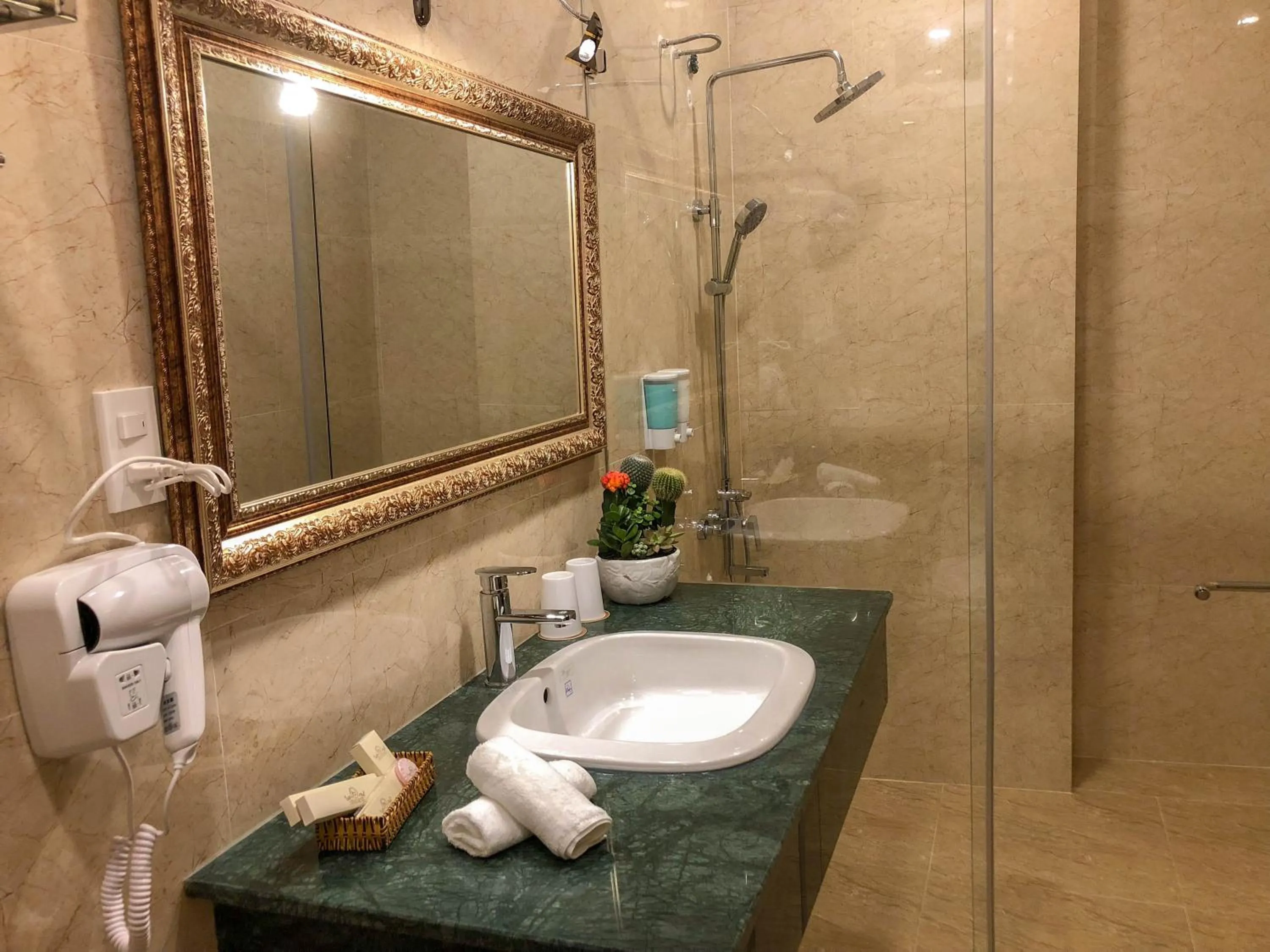 Bathroom in Hana Dalat Hotel