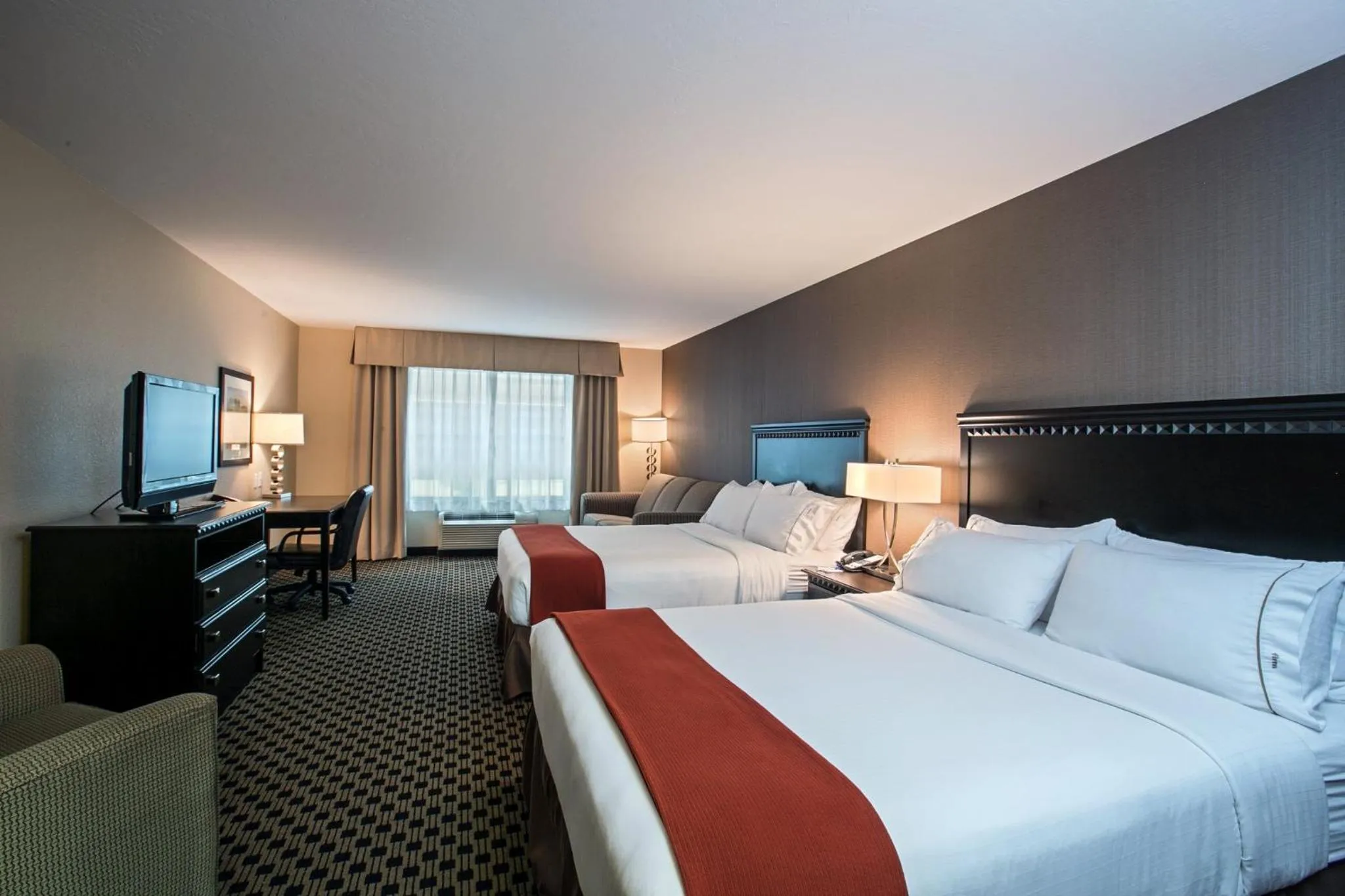 Photo of the whole room, Bed in Holiday Inn Express & Suites - Green Bay East by IHG