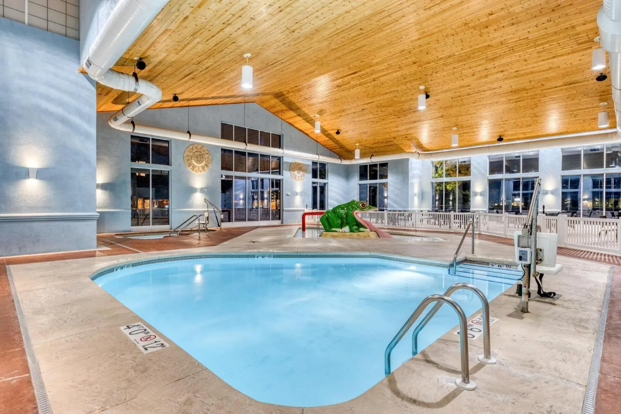 Swimming pool in Holiday Inn Express & Suites - Green Bay East by IHG Swimming pool in Holiday Inn Express & Suites - Green Bay East by IHG