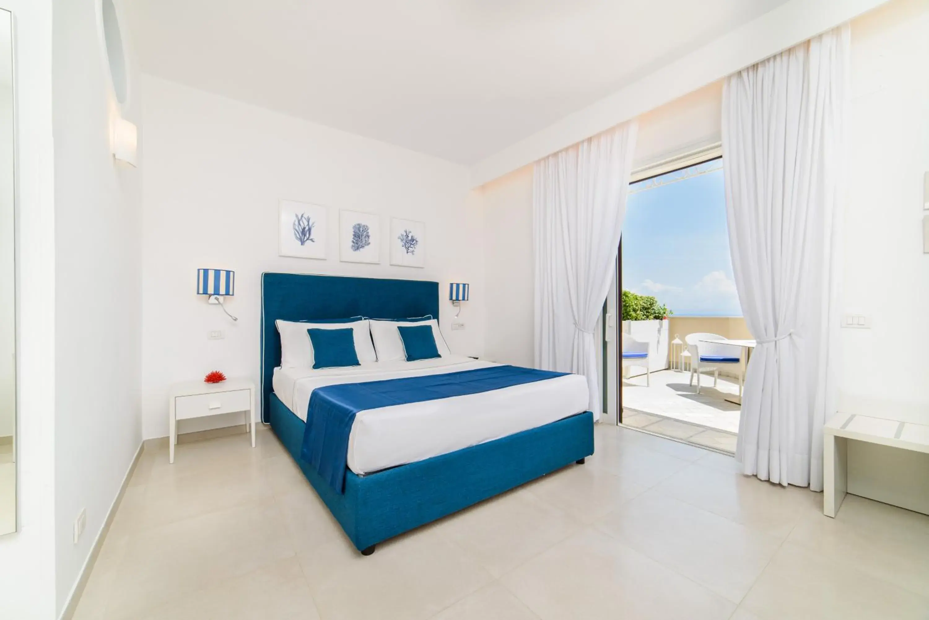 Junior Suite Deluxe with Terrace and Sea View in Residenza Al Pesce D'Oro Junior Suite Deluxe with Terrace and Sea View in Residenza Al Pesce D'Oro