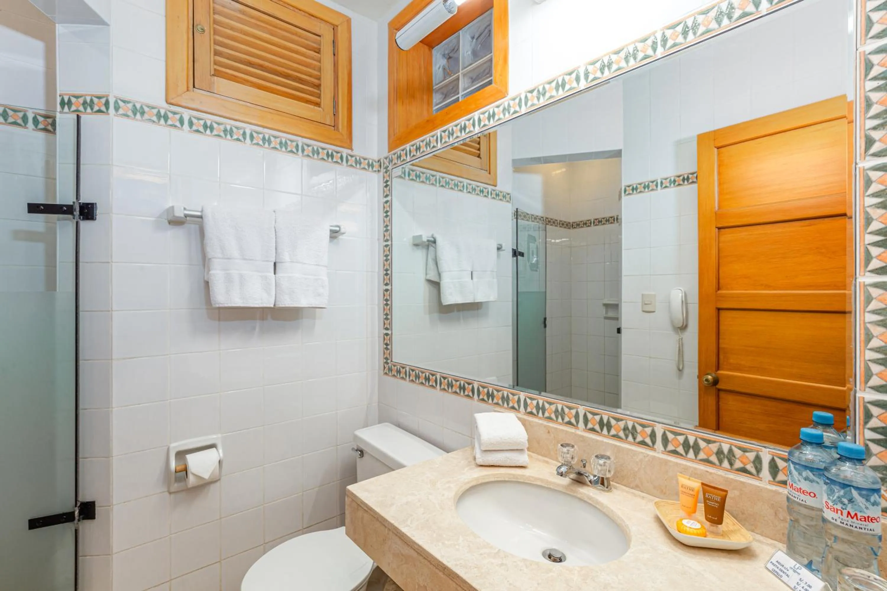 Toilet in LP Los Portales Hotel Tarma