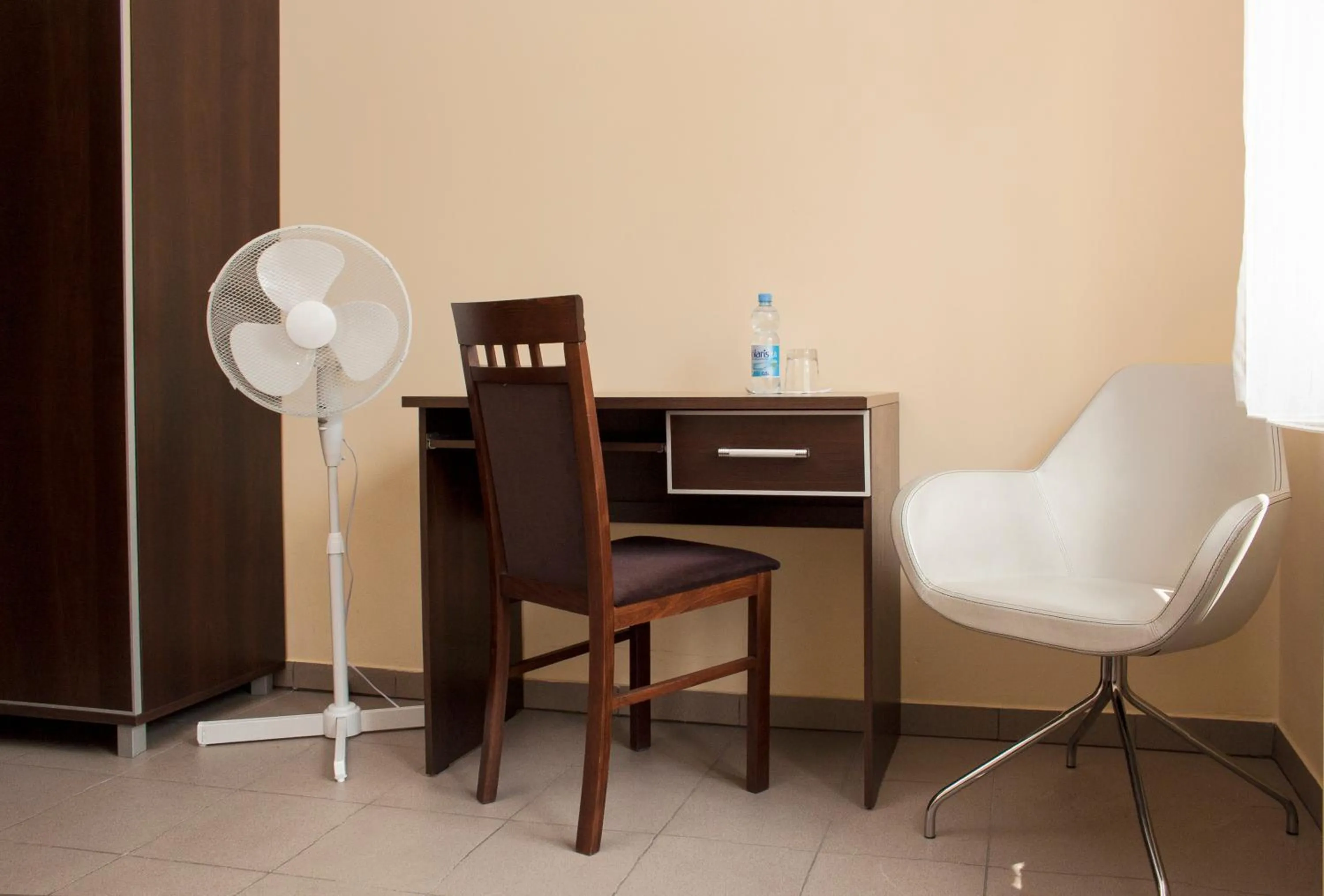 Photo of the whole room in Lawa