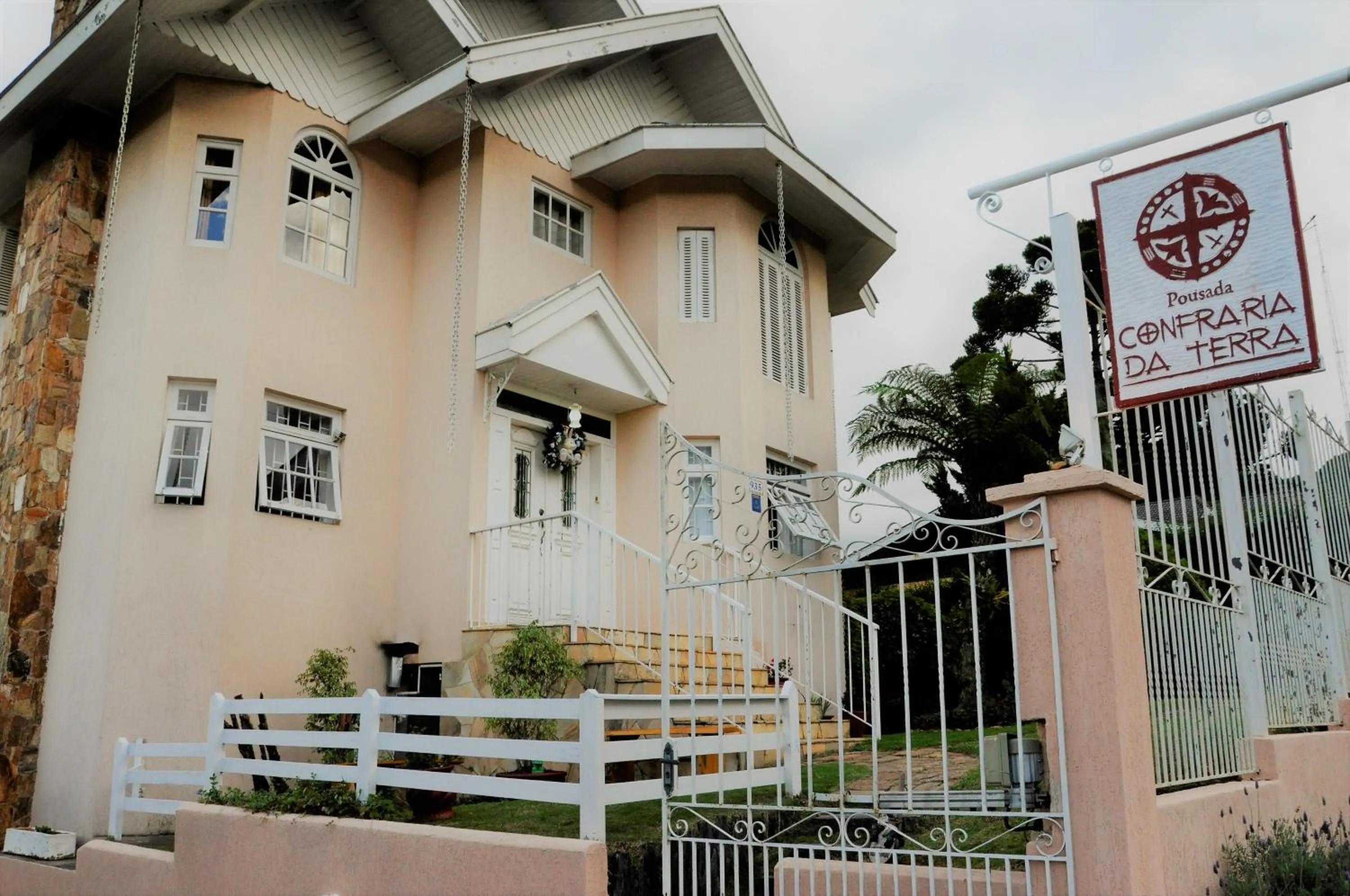 Facade/entrance in Pousada Confraria da Terra