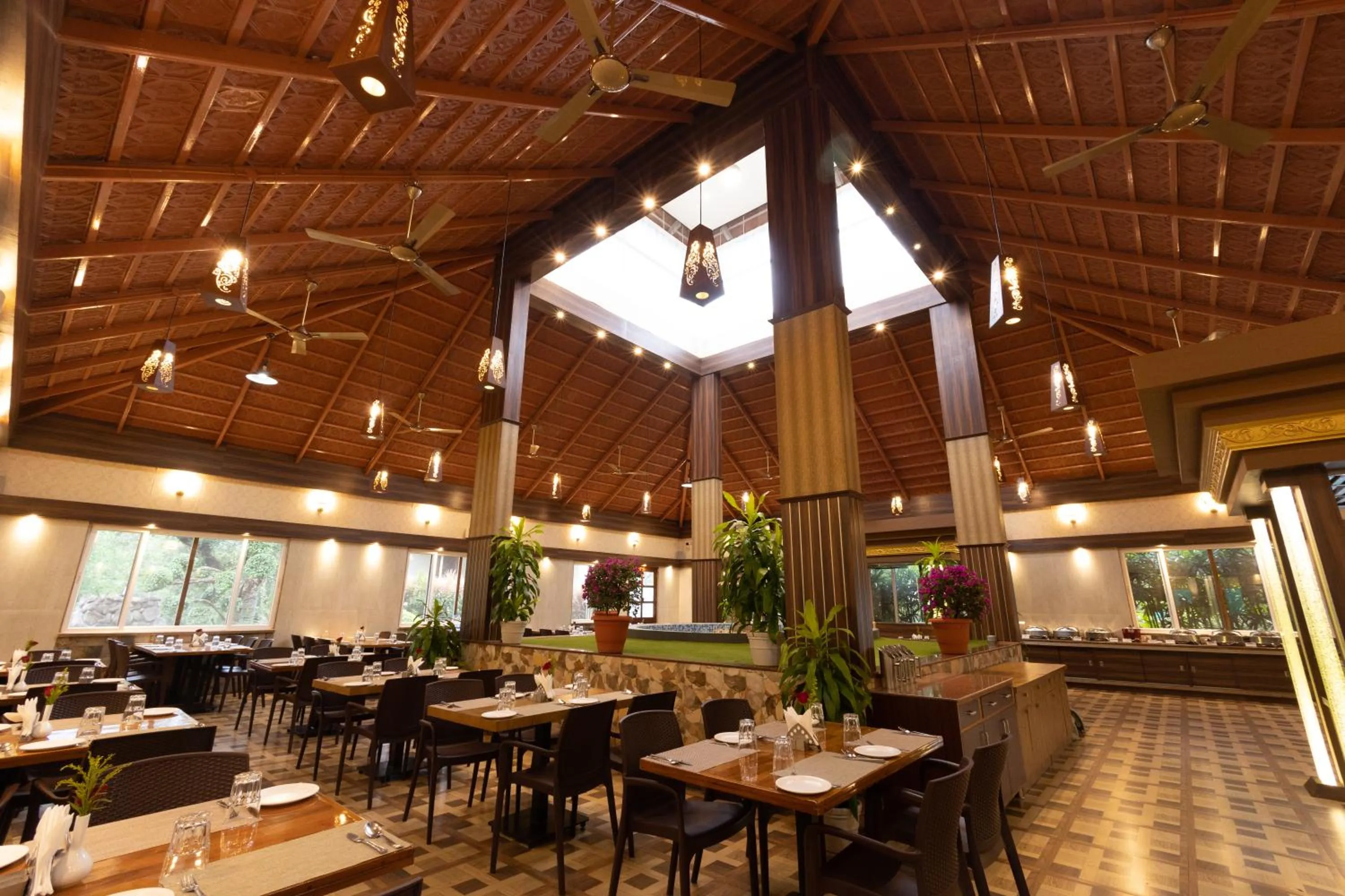 Restaurant/places to eat in IBC Honeydew Exotica Resort