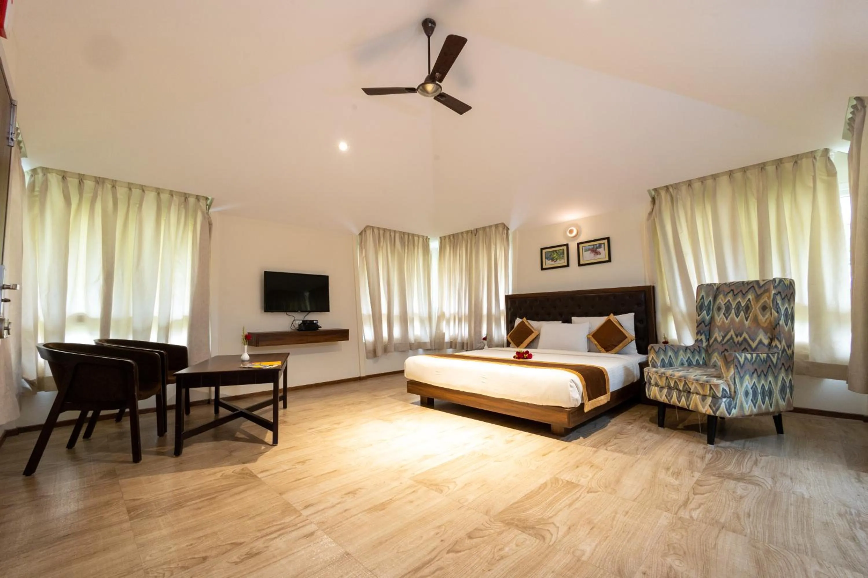 Communal lounge/ TV room in IBC Honeydew Exotica Resort