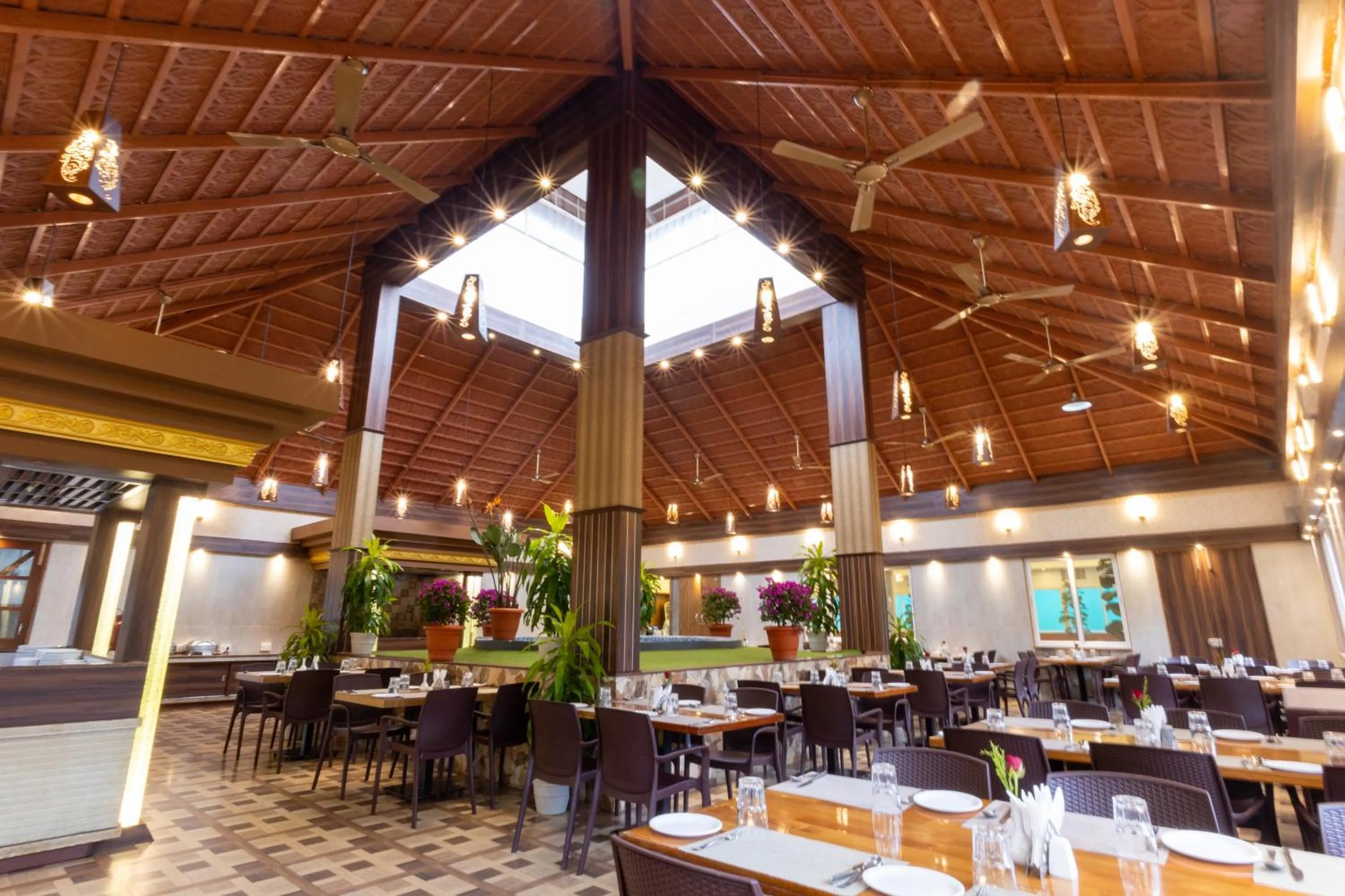 Restaurant/places to eat in IBC Honeydew Exotica Resort