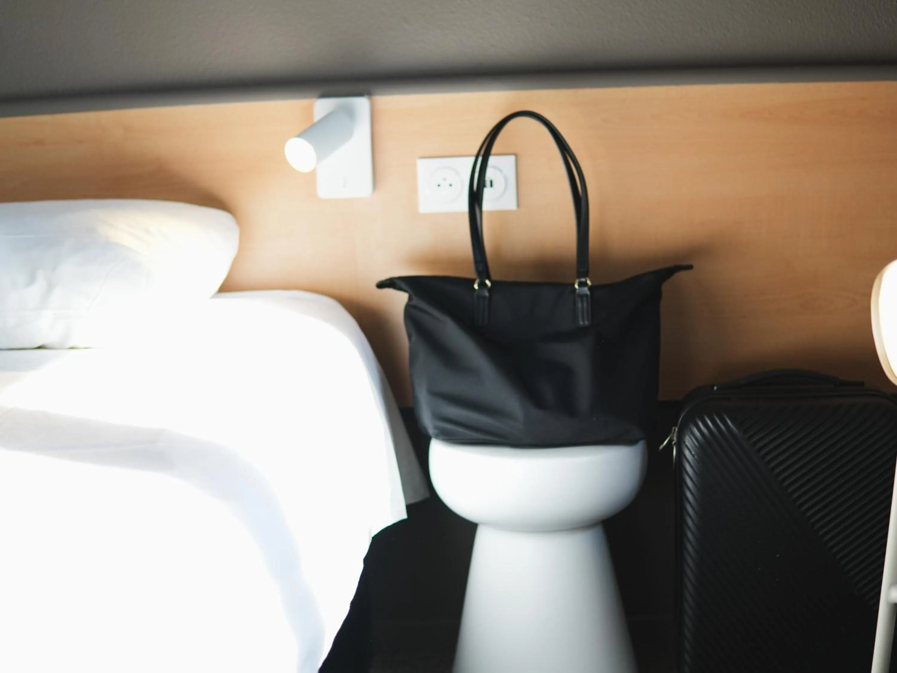 Photo of the whole room, Bed in ibis Caen Porte d’Angleterre