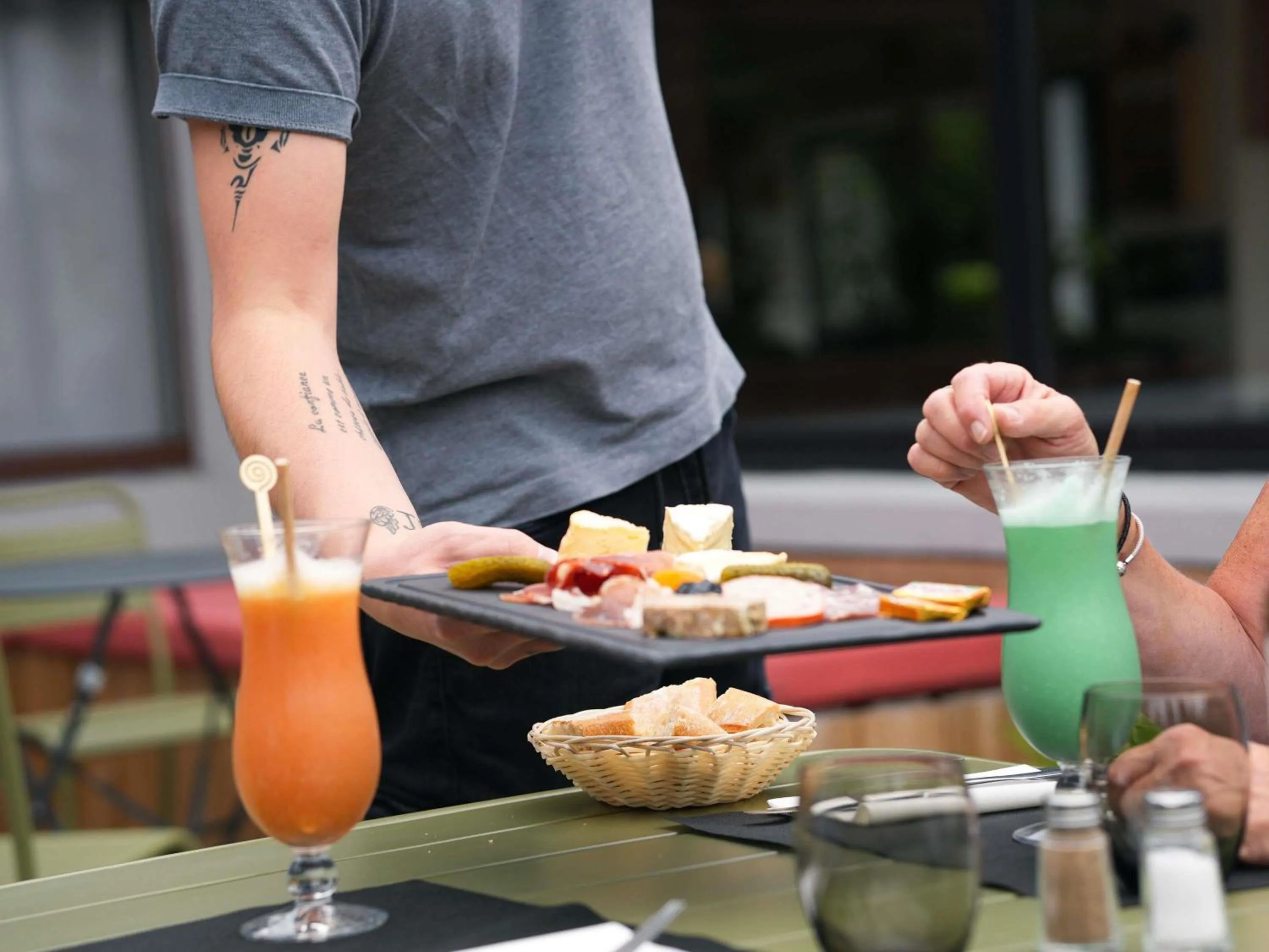 Restaurant/places to eat in ibis Caen Porte d’Angleterre