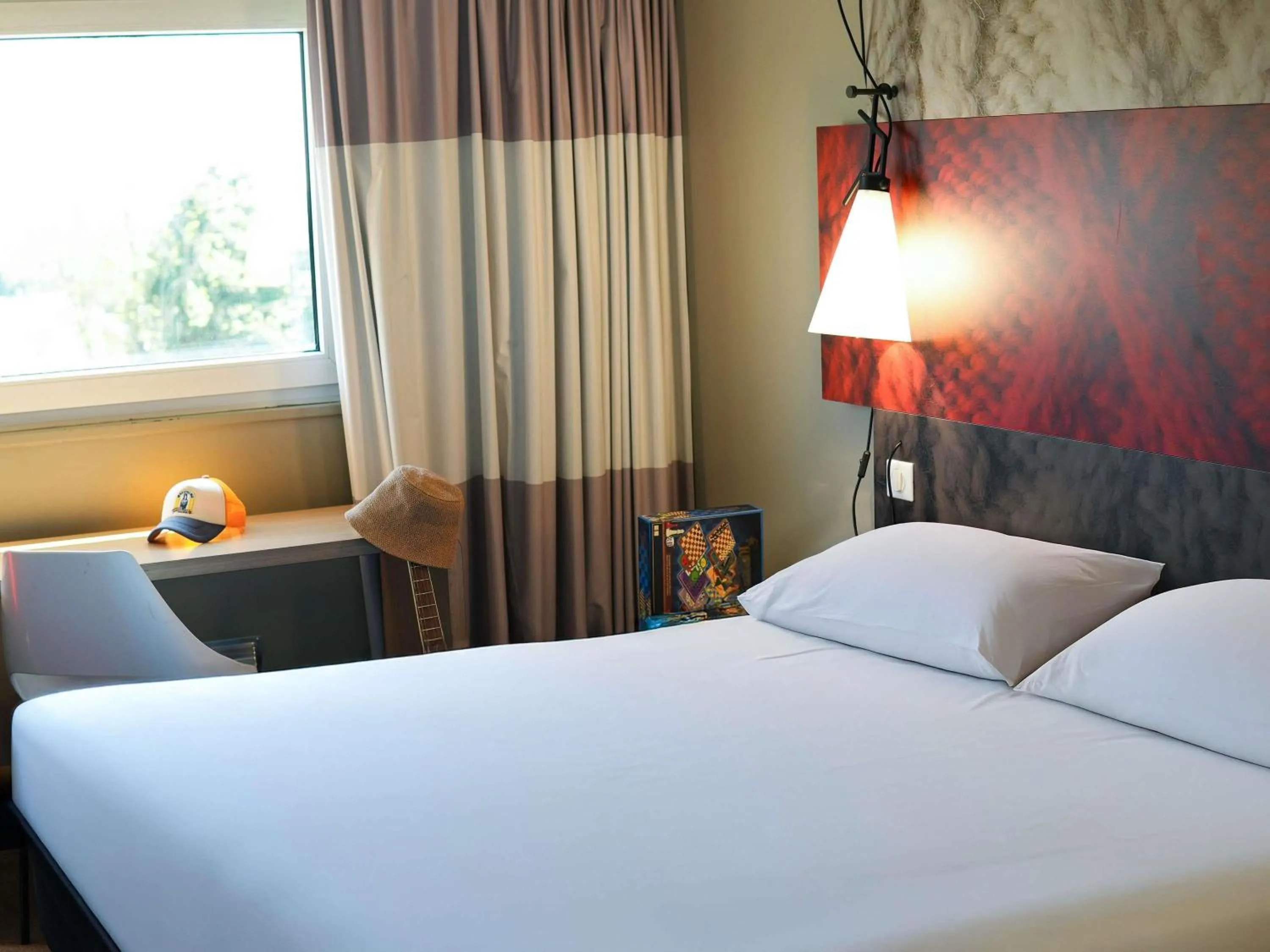 Bedroom, Bed in ibis Caen Porte d’Angleterre