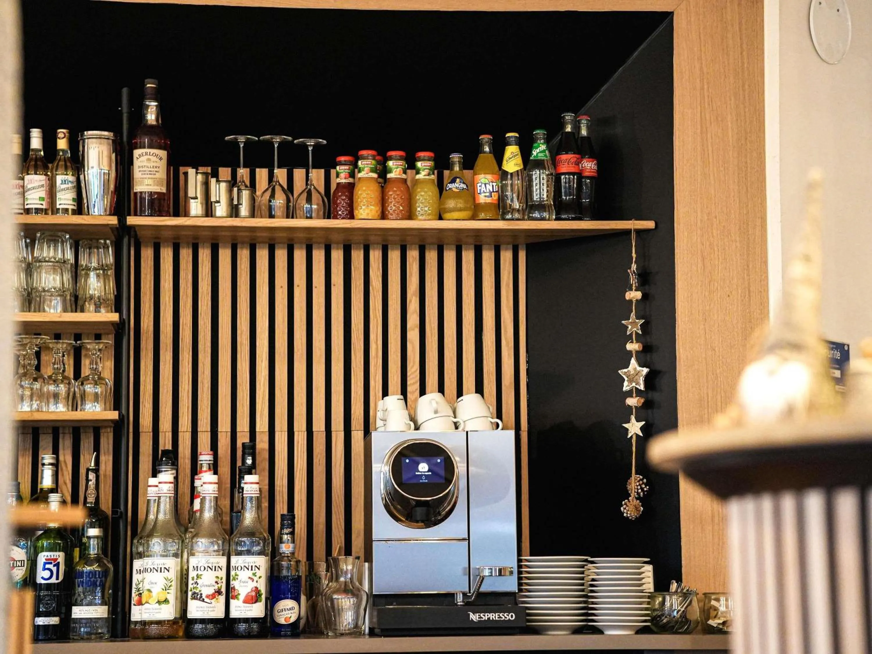 Lounge or bar in ibis Caen Porte d’Angleterre