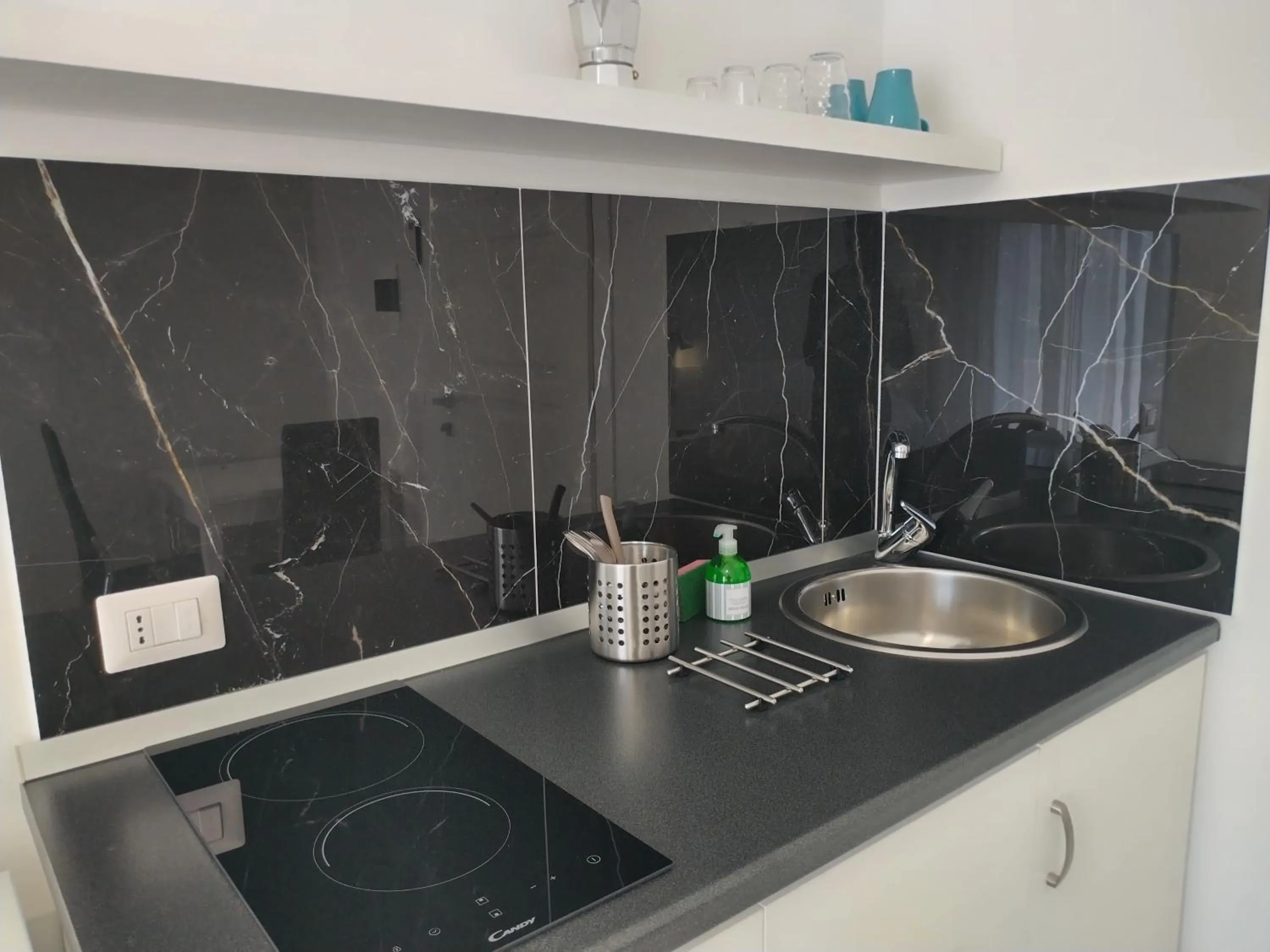 stove in Villa Laura Residence Hotel Apartments & Studios