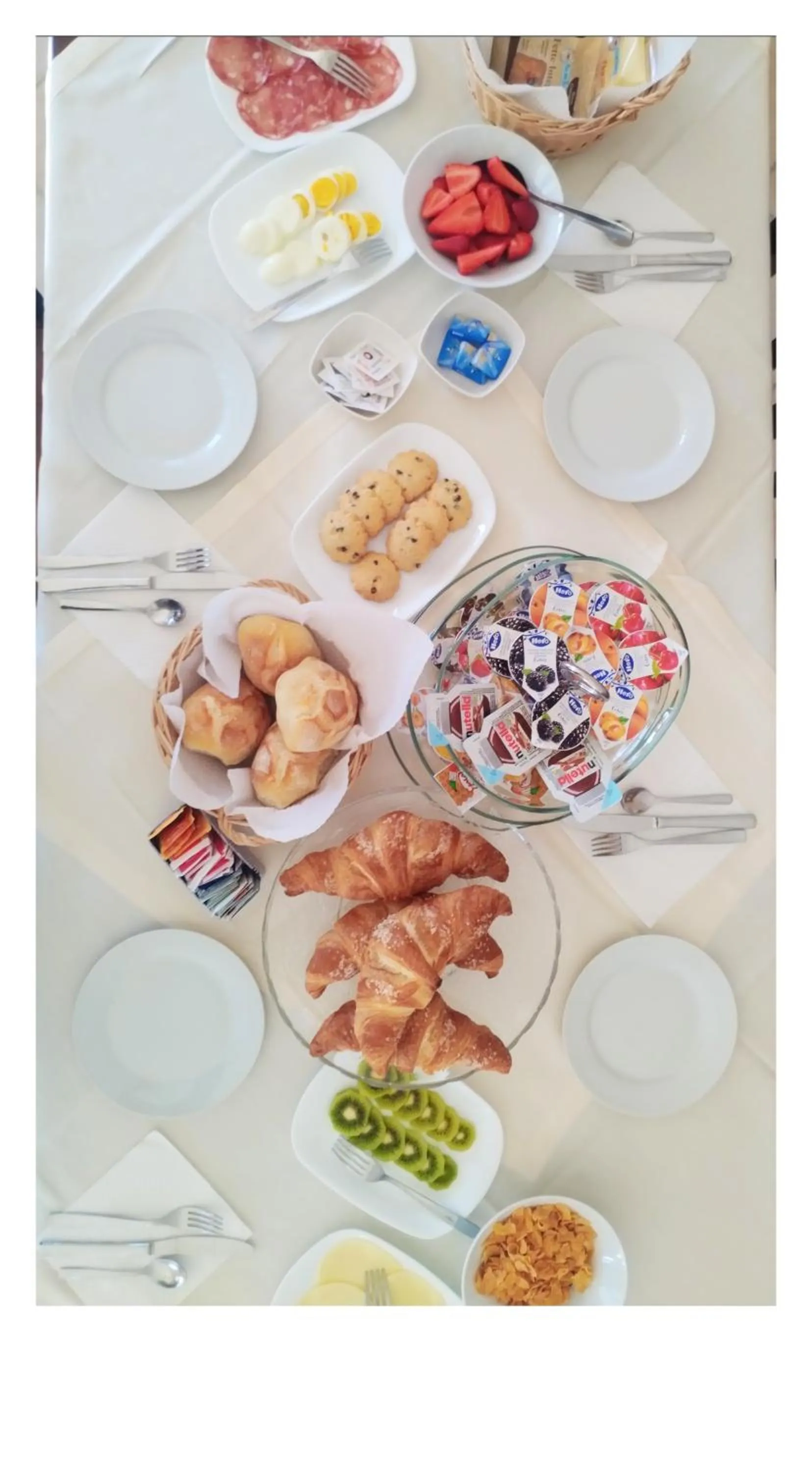 Food and drinks in Villa Laura Residence Hotel Apartments & Studios