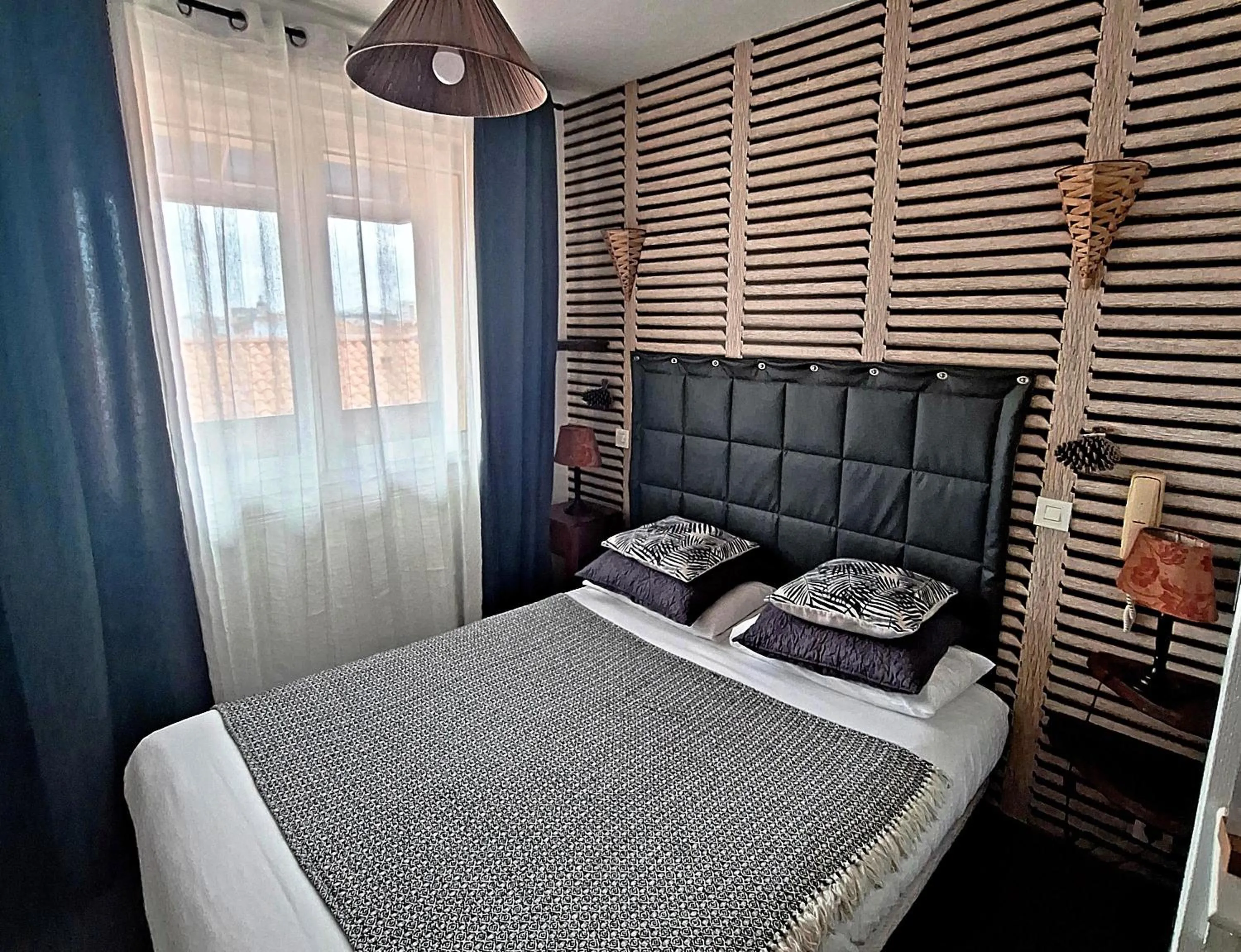 Bed in Hôtel Les Embruns Sables d'Olonne