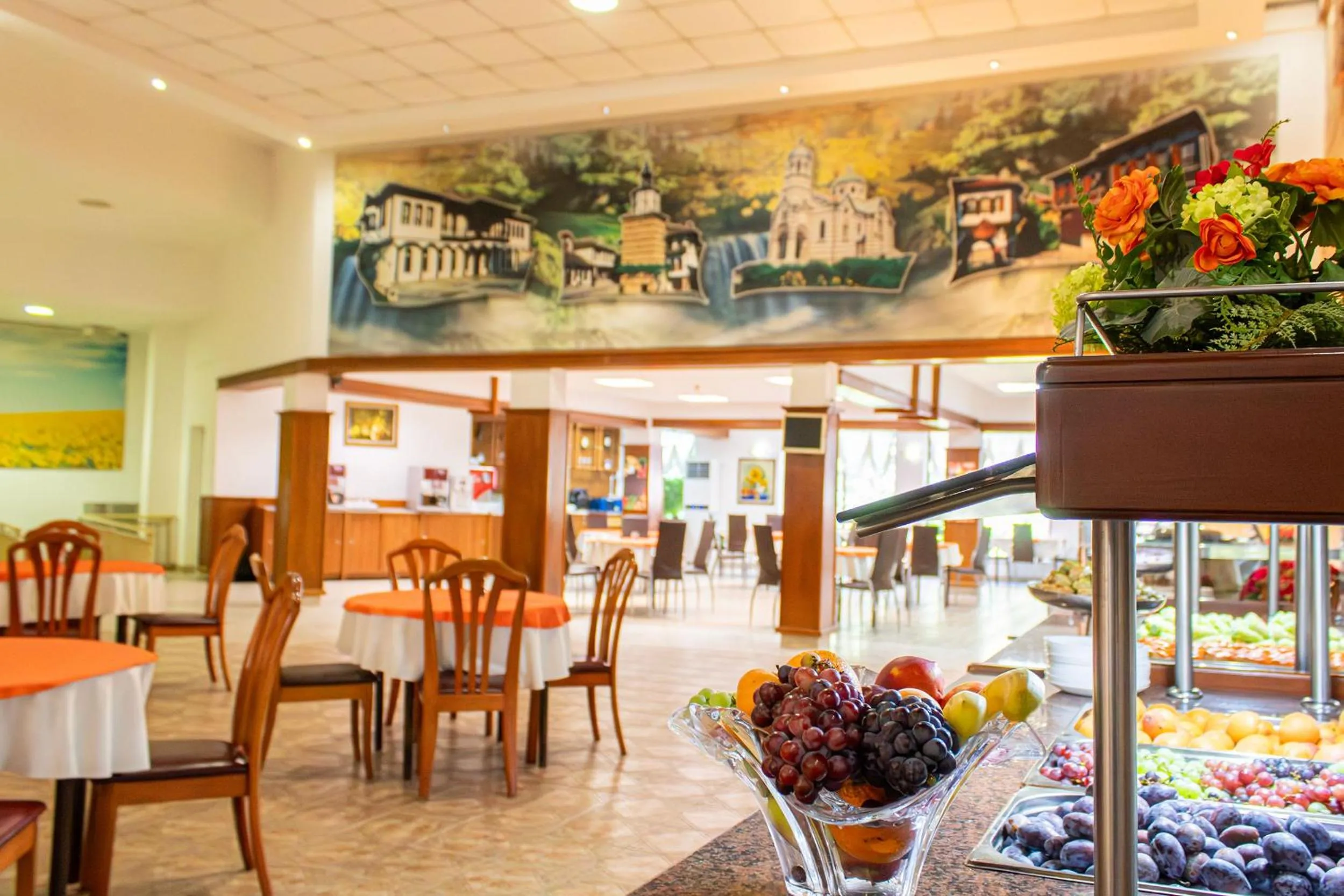 Restaurant/places to eat in Hotel Estreya Palace