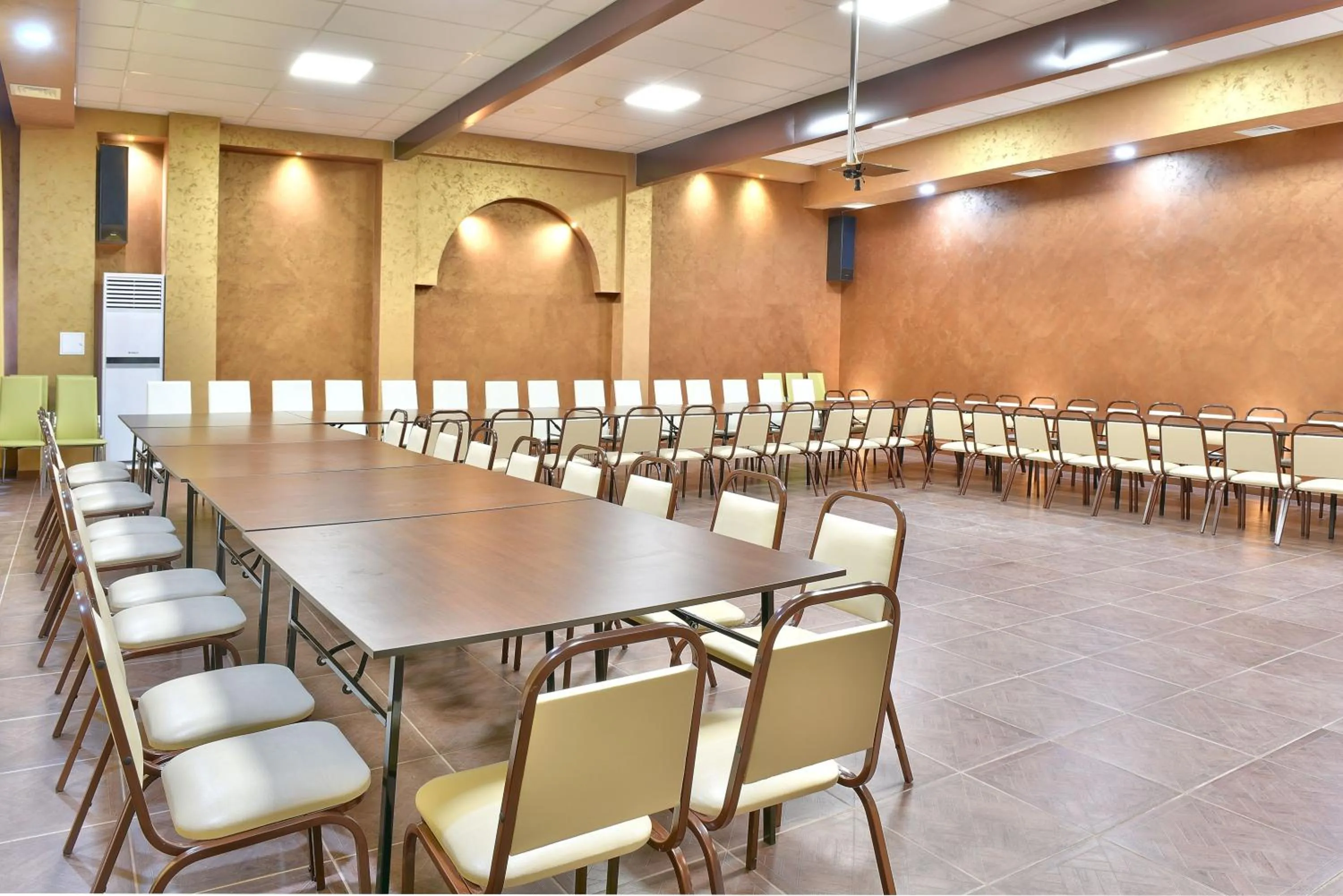Meeting/conference room in Hotel Estreya Palace