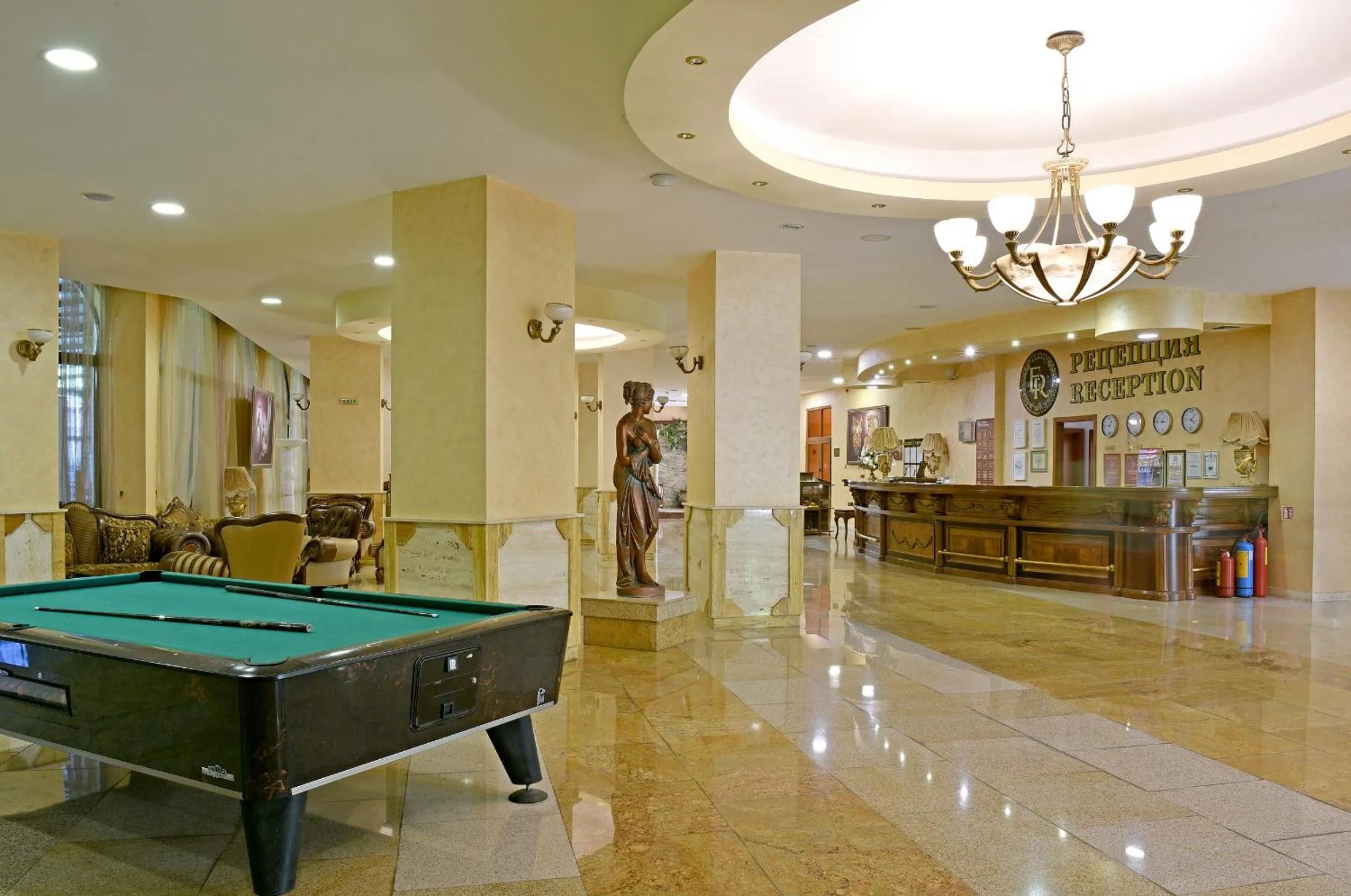 Lobby or reception in Hotel Estreya Palace