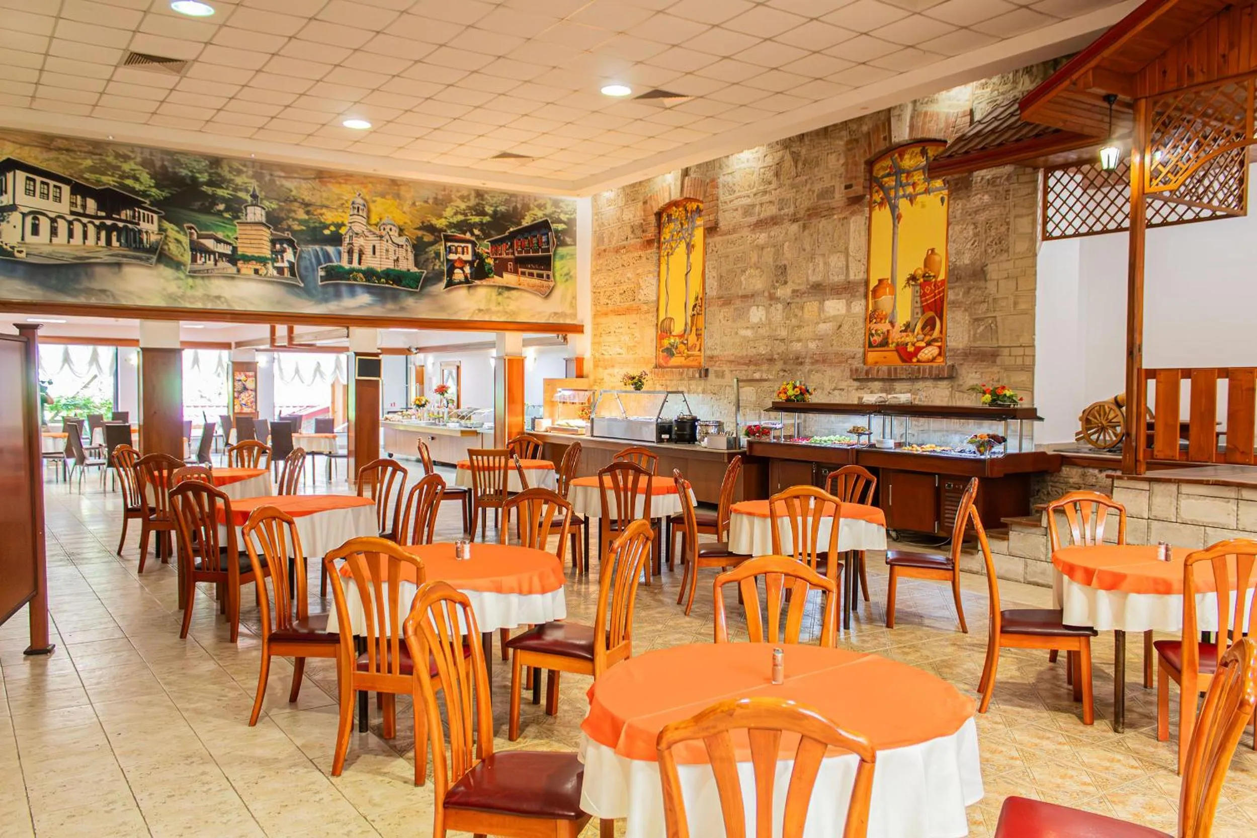 Restaurant/places to eat in Hotel Estreya Palace