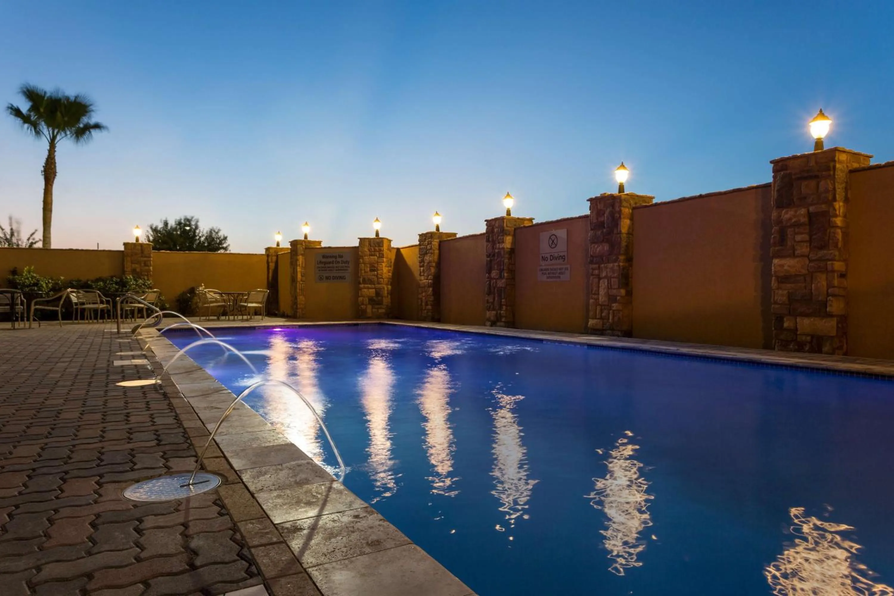 Pool view in Hampton Inn & Suites Mission