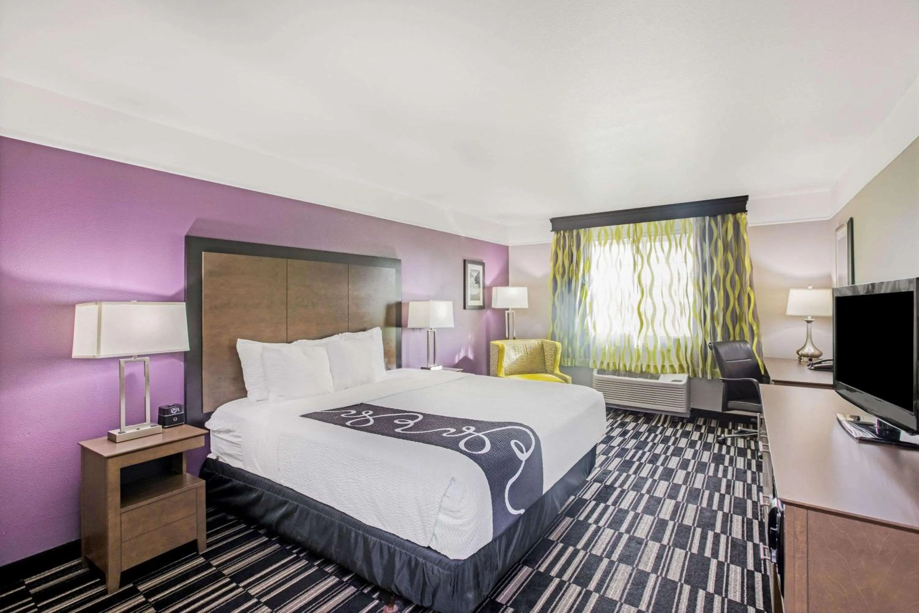 Photo of the whole room, Bed in La Quinta by Wyndham Modesto Salida