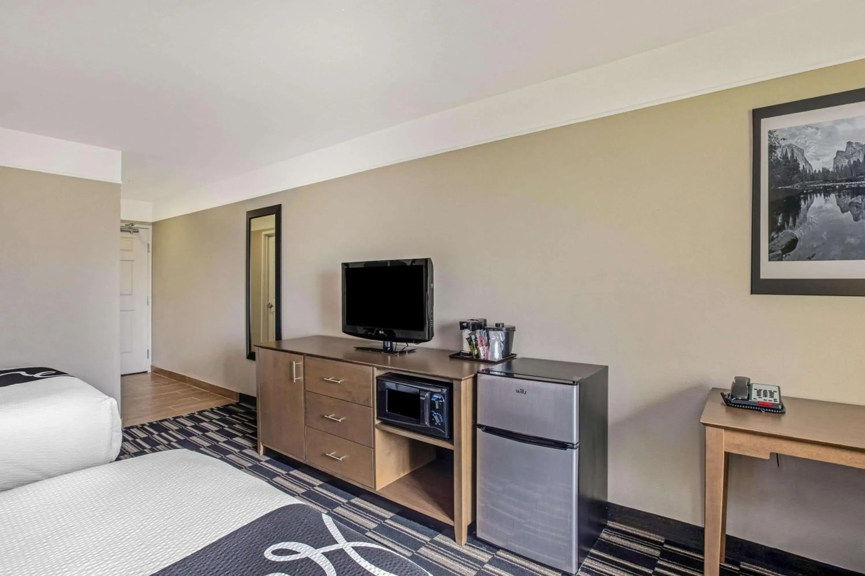 Photo of the whole room, Bed in La Quinta by Wyndham Modesto Salida Photo of the whole room, Bed in La Quinta by Wyndham Modesto Salida