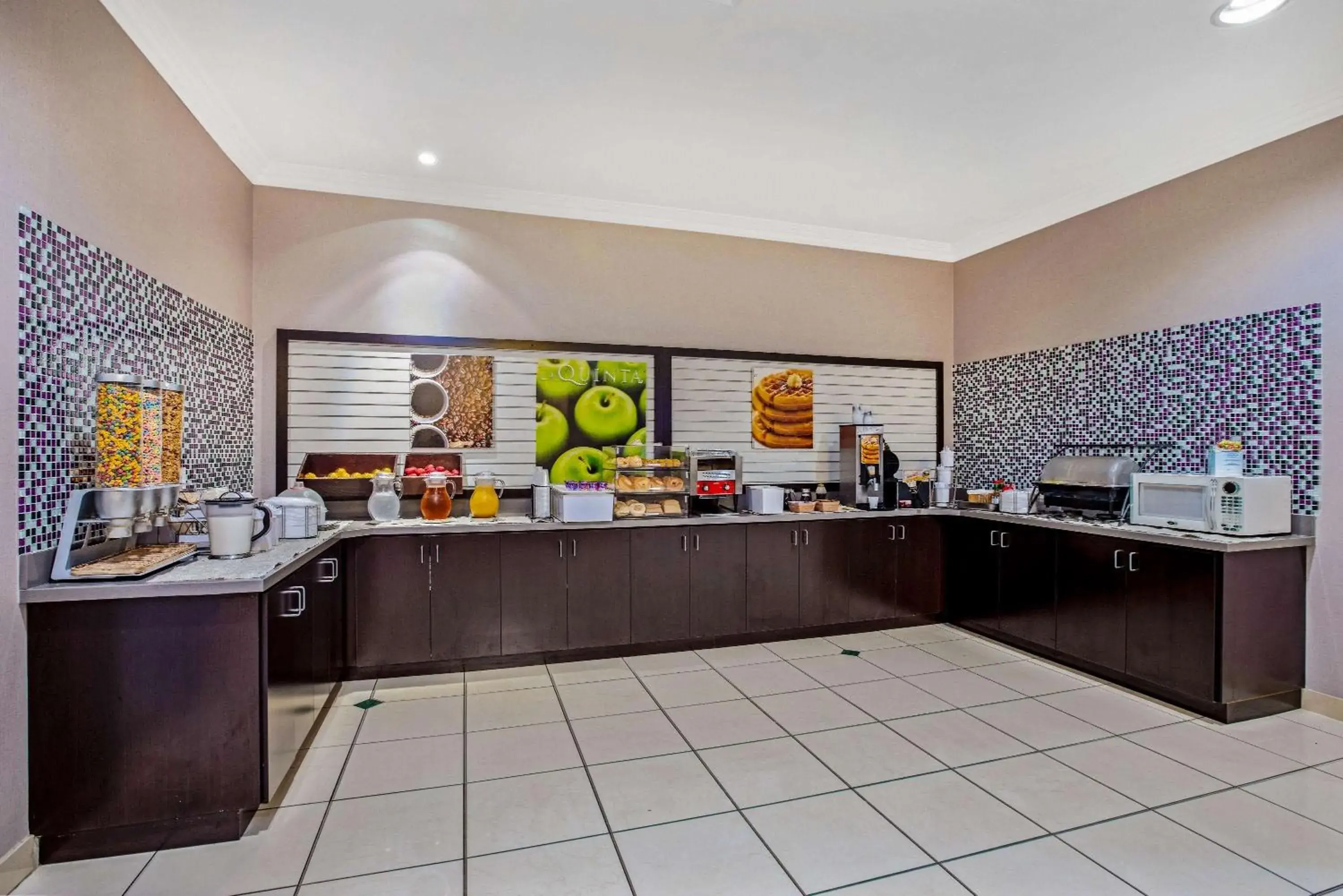 Restaurant/places to eat in La Quinta by Wyndham Modesto Salida Restaurant/places to eat in La Quinta by Wyndham Modesto Salida