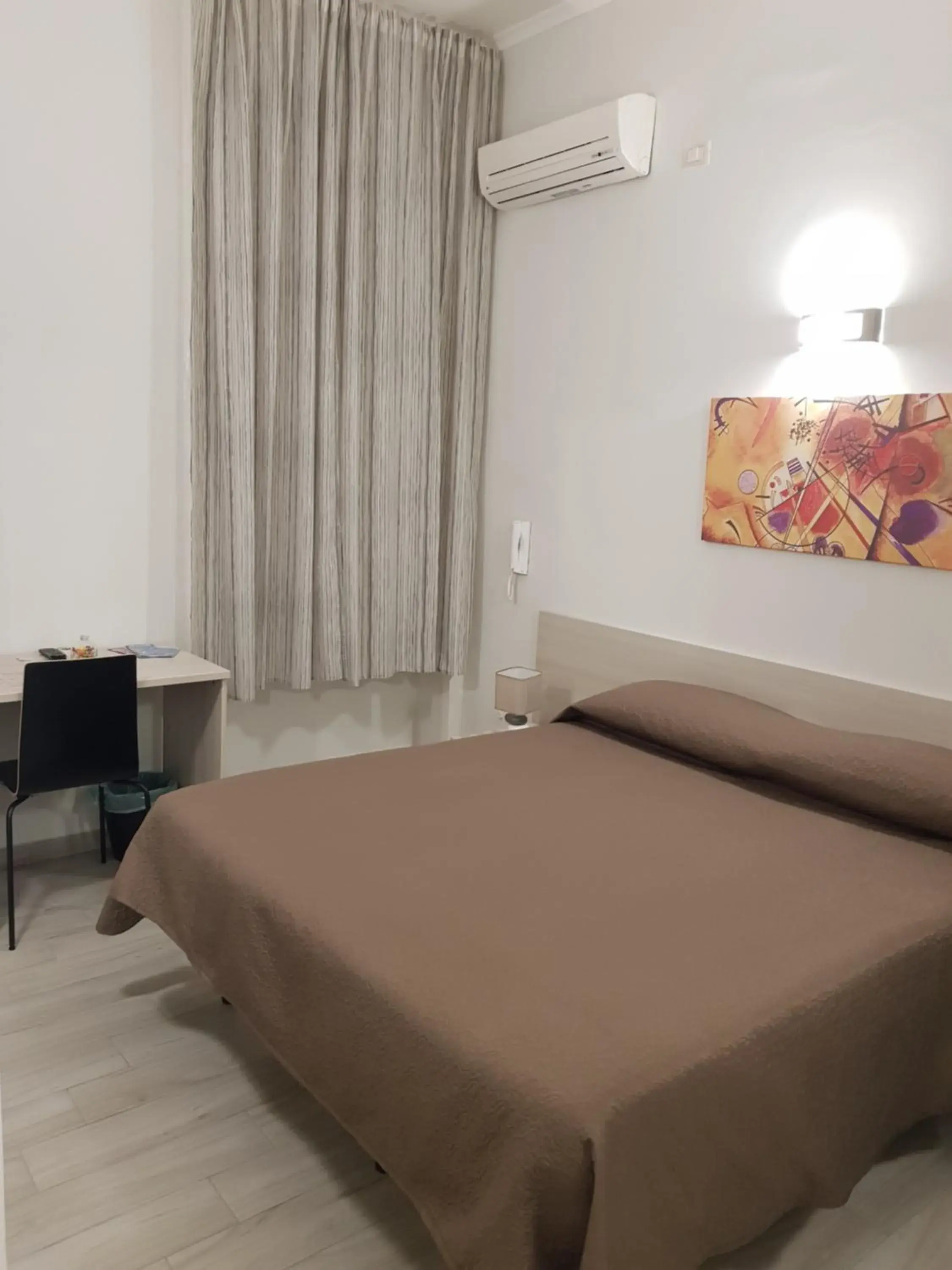 Budget Twin Room with Private External Bathroom - single occupancy in B&b ONE Budget Twin Room with Private External Bathroom - single occupancy in B&b ONE