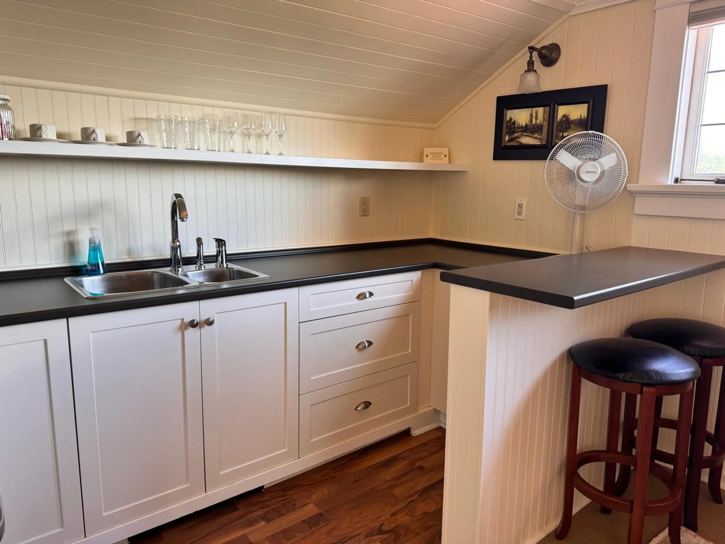 Kitchen or kitchenette in Prior Castle Inn