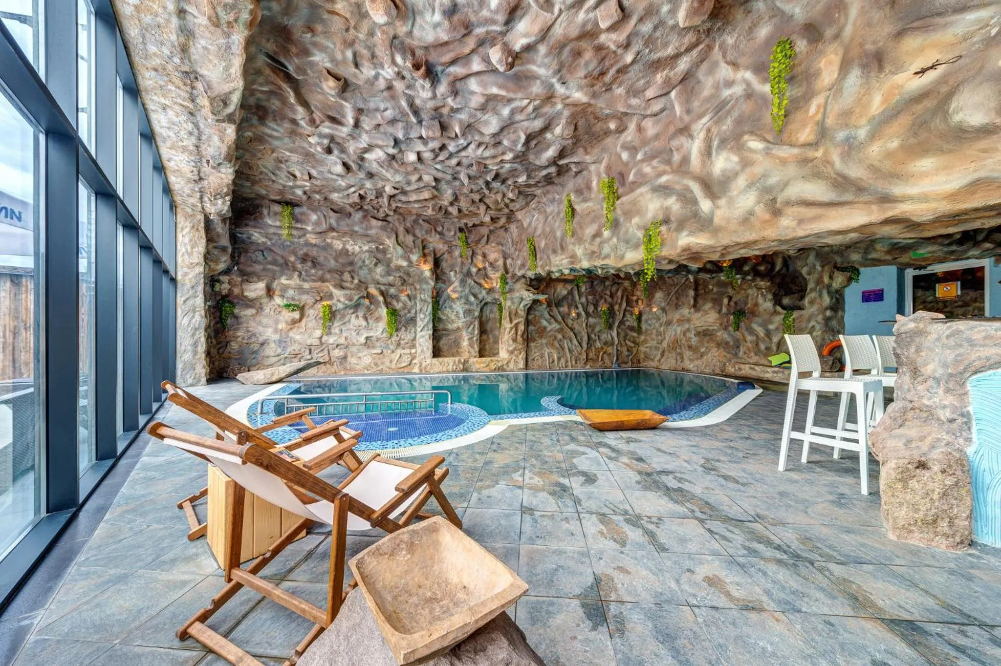 Pool view in SPA Hotel Kiparis