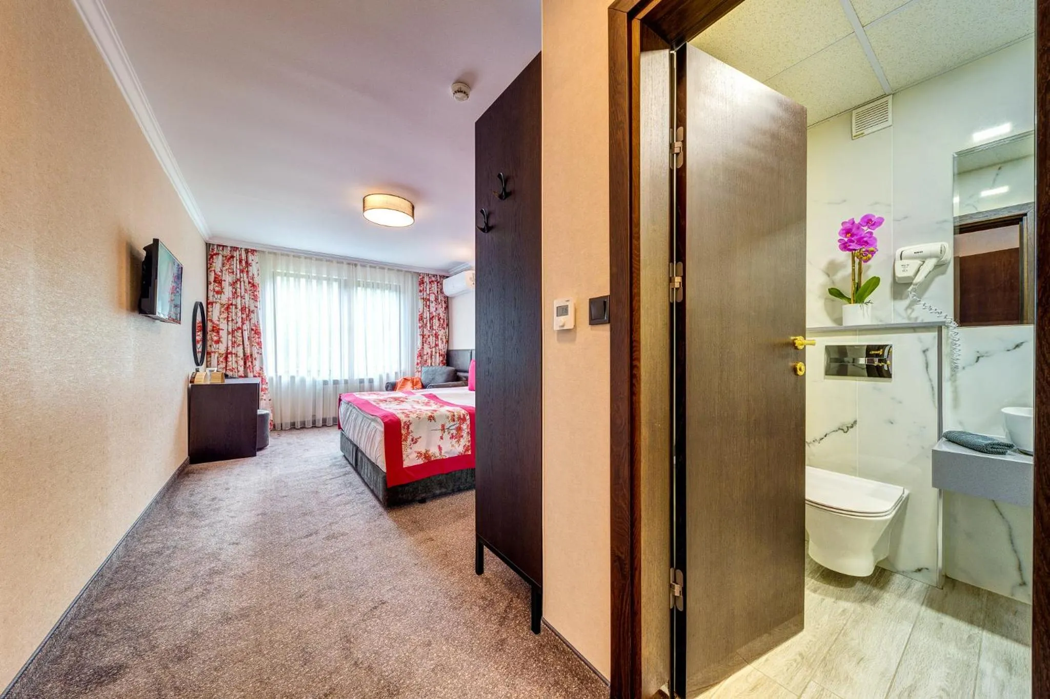 Bathroom, Bed in SPA Hotel Kiparis