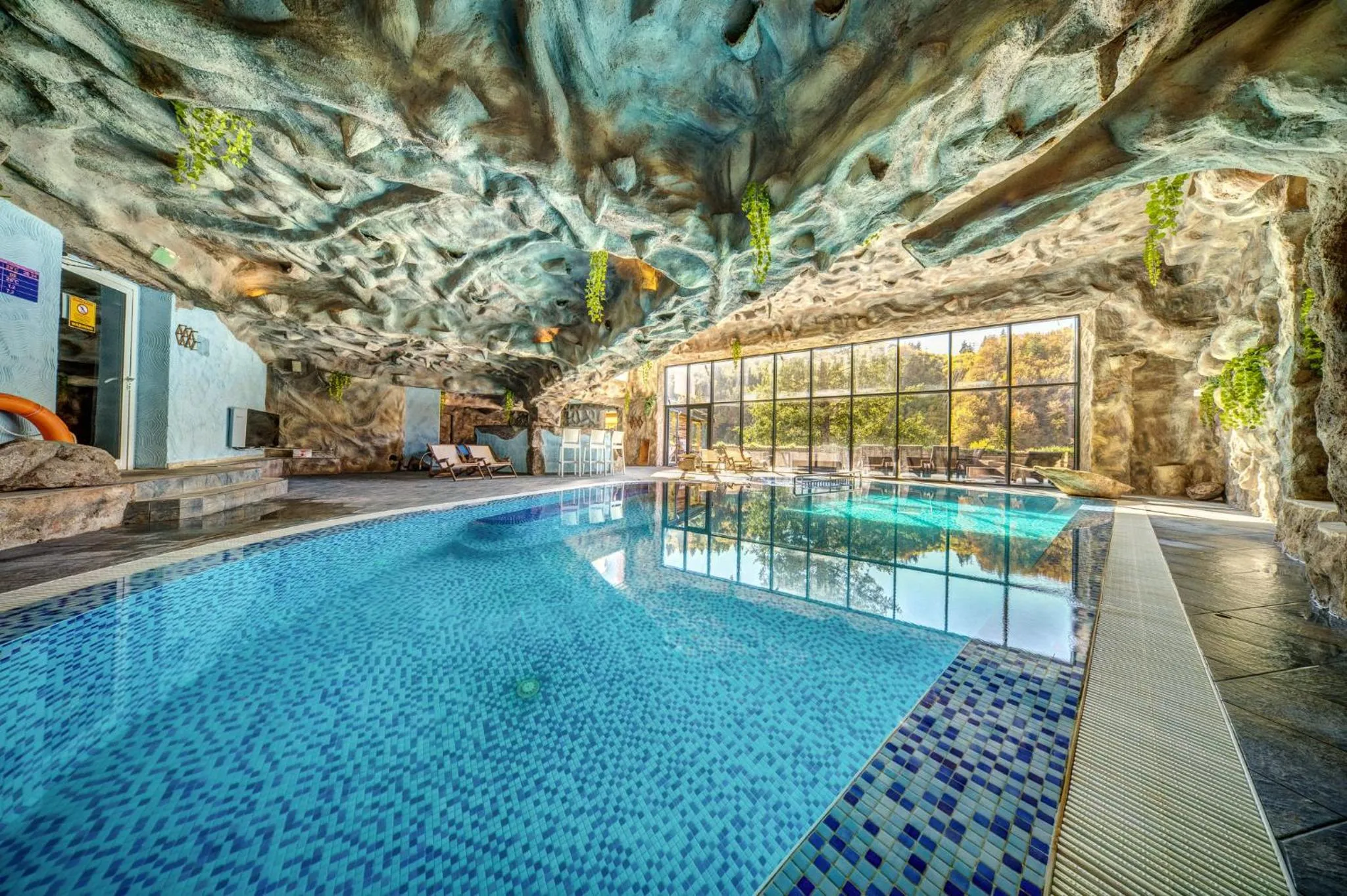 Pool view in SPA Hotel Kiparis
