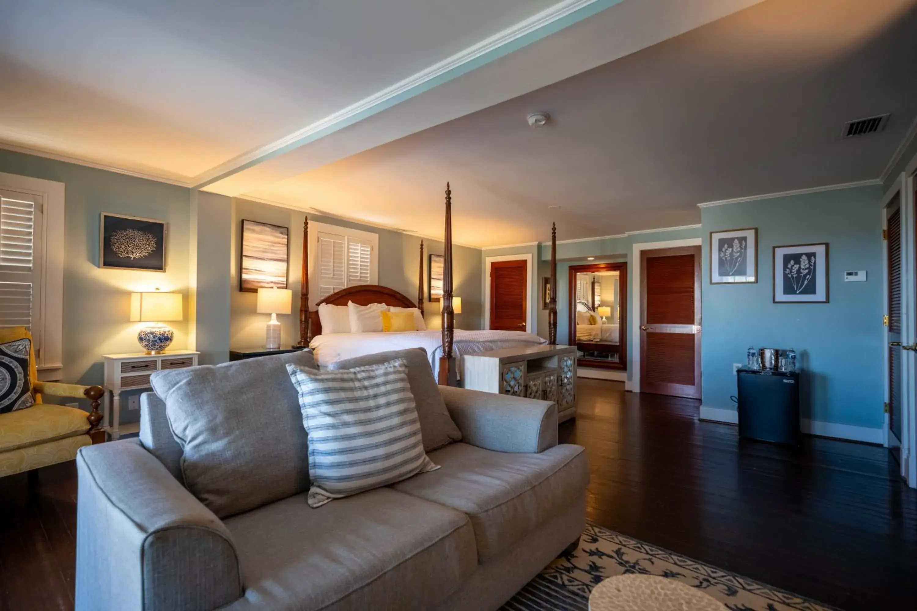 Deluxe Suite in Elizabeth Pointe Lodge Deluxe Suite in Elizabeth Pointe Lodge