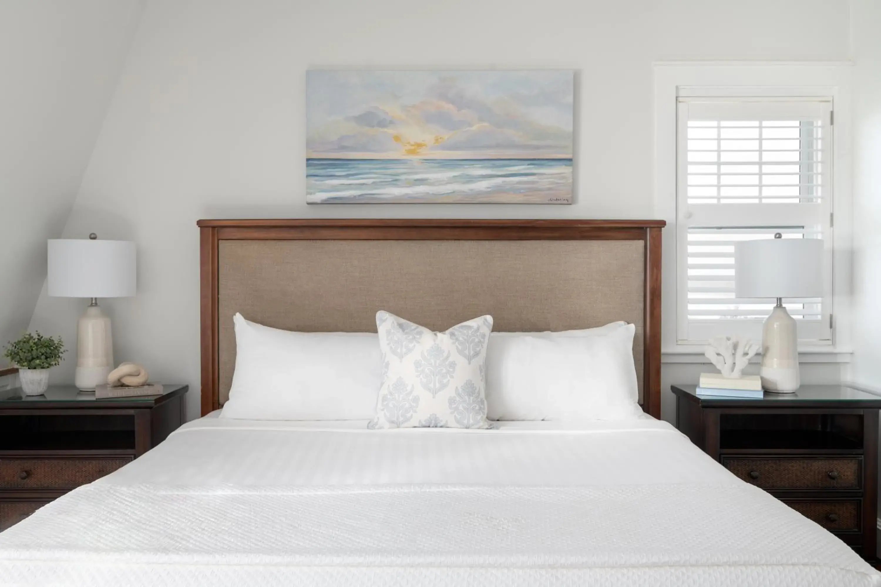 King Room with Sunset View in Elizabeth Pointe Lodge King Room with Sunset View in Elizabeth Pointe Lodge