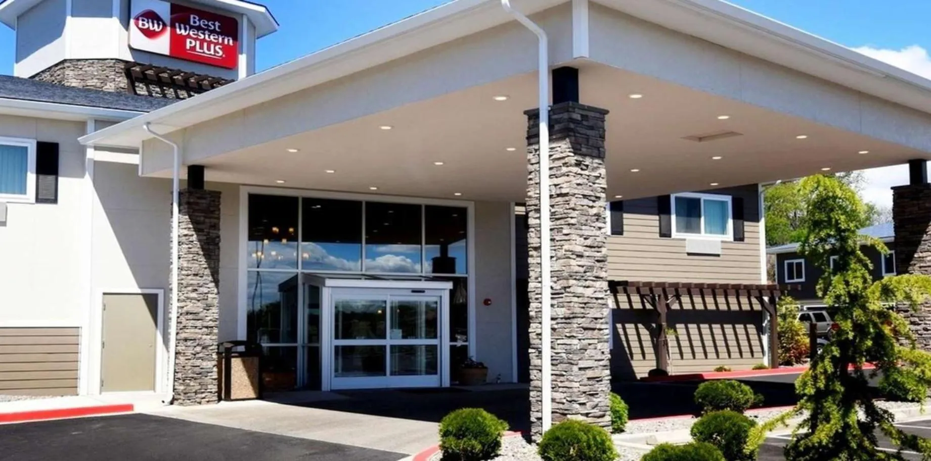 Facade/entrance in Best Western Plus Vintage Valley Inn