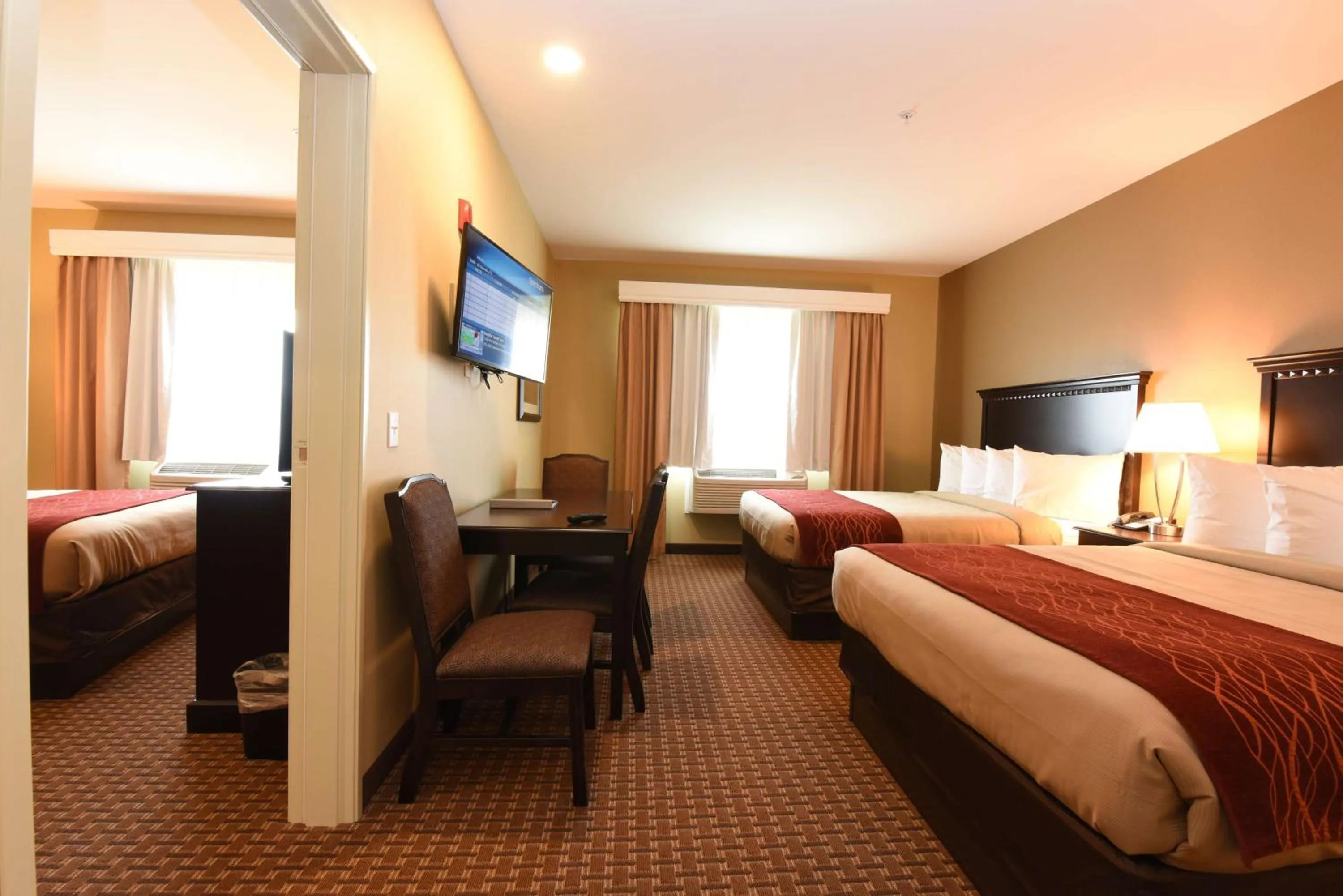 Photo of the whole room, Bed in Best Western Plus Vintage Valley Inn