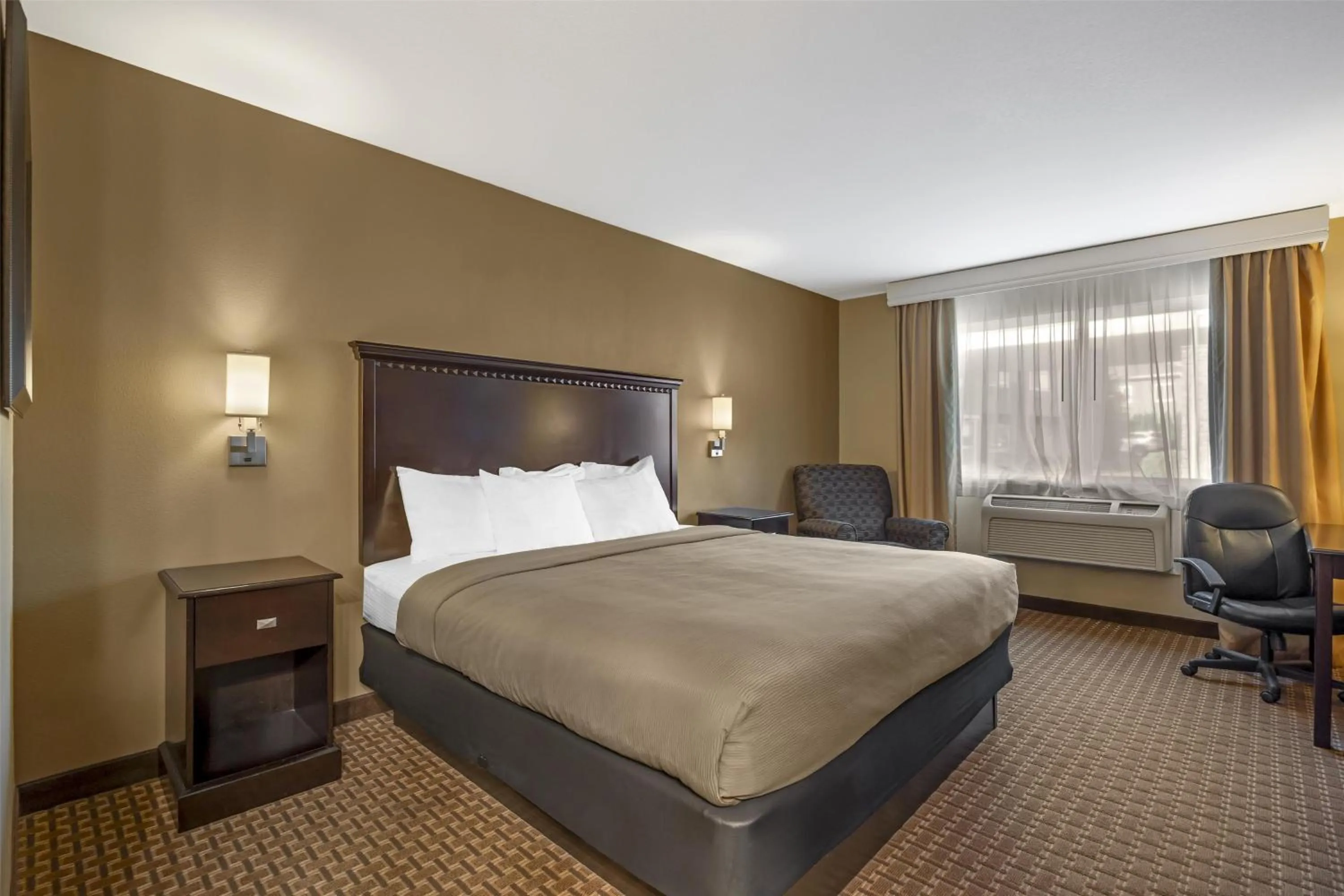 Bedroom, Bed in Best Western Plus Vintage Valley Inn