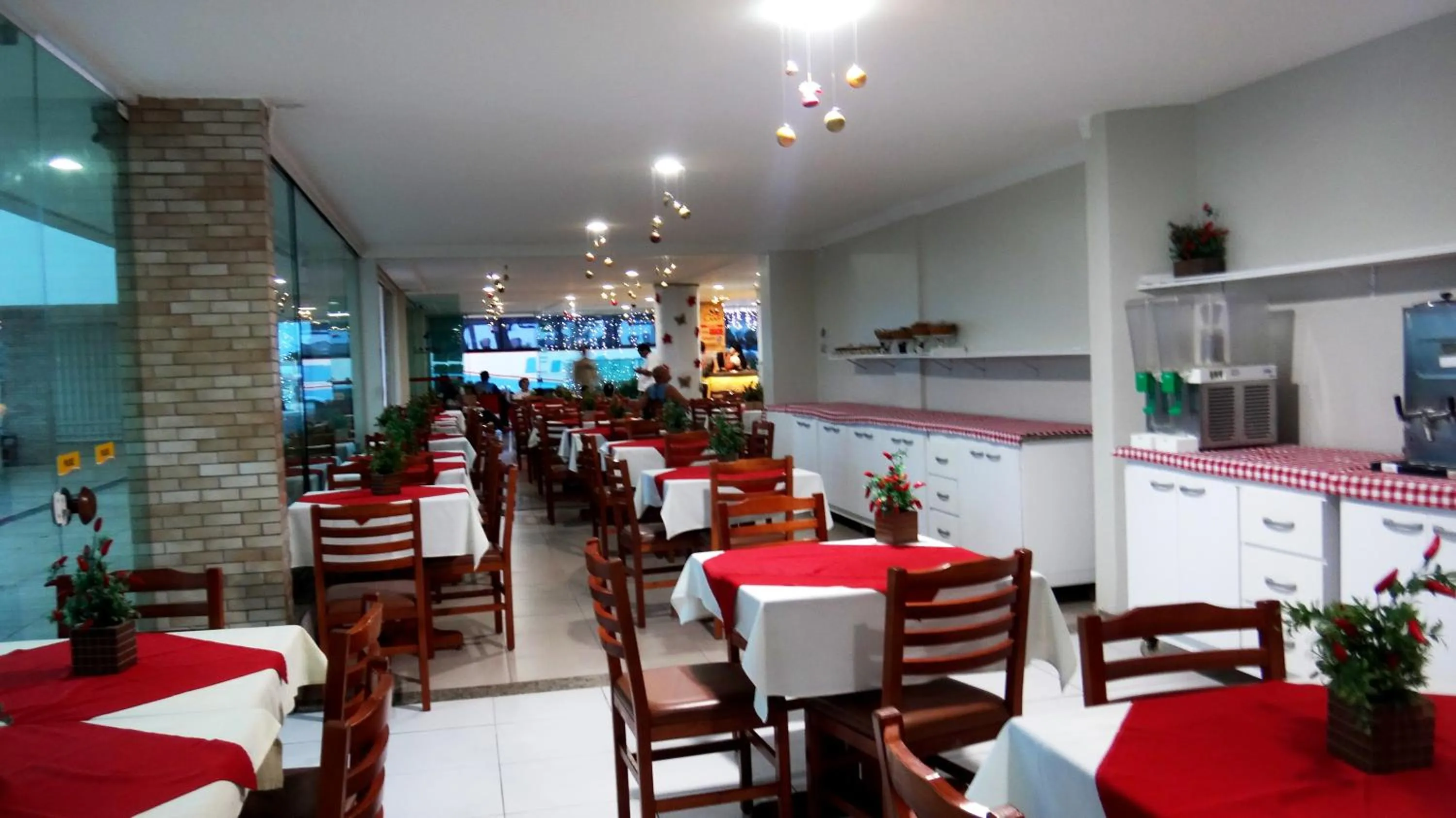 Restaurant/places to eat in Simas Praia Hotel