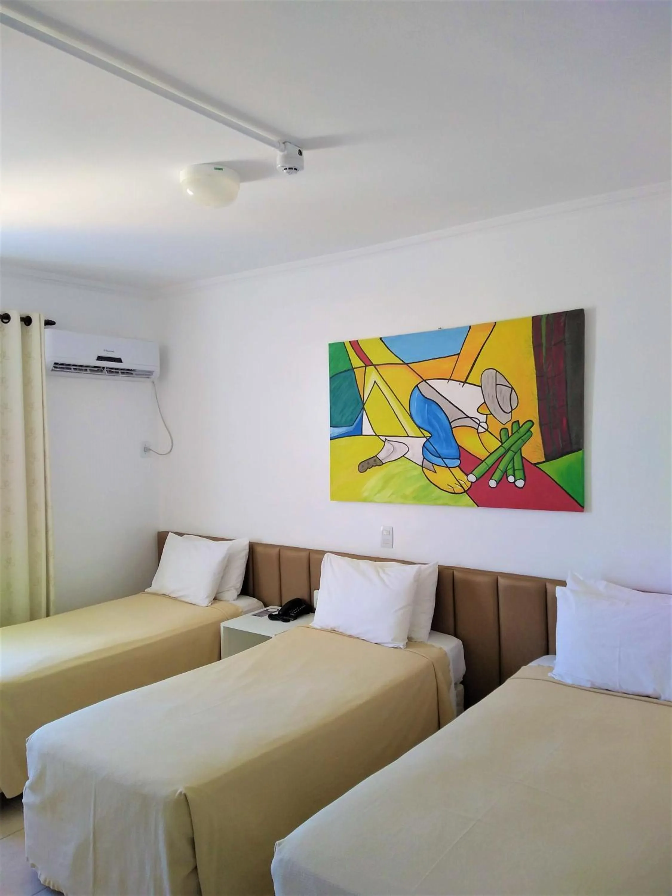 Photo of the whole room, Bed in Simas Praia Hotel