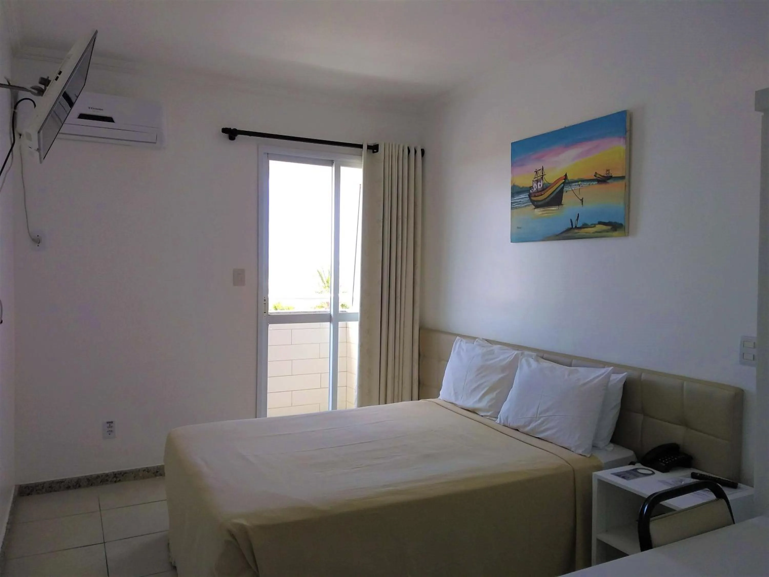 Photo of the whole room, Bed in Simas Praia Hotel