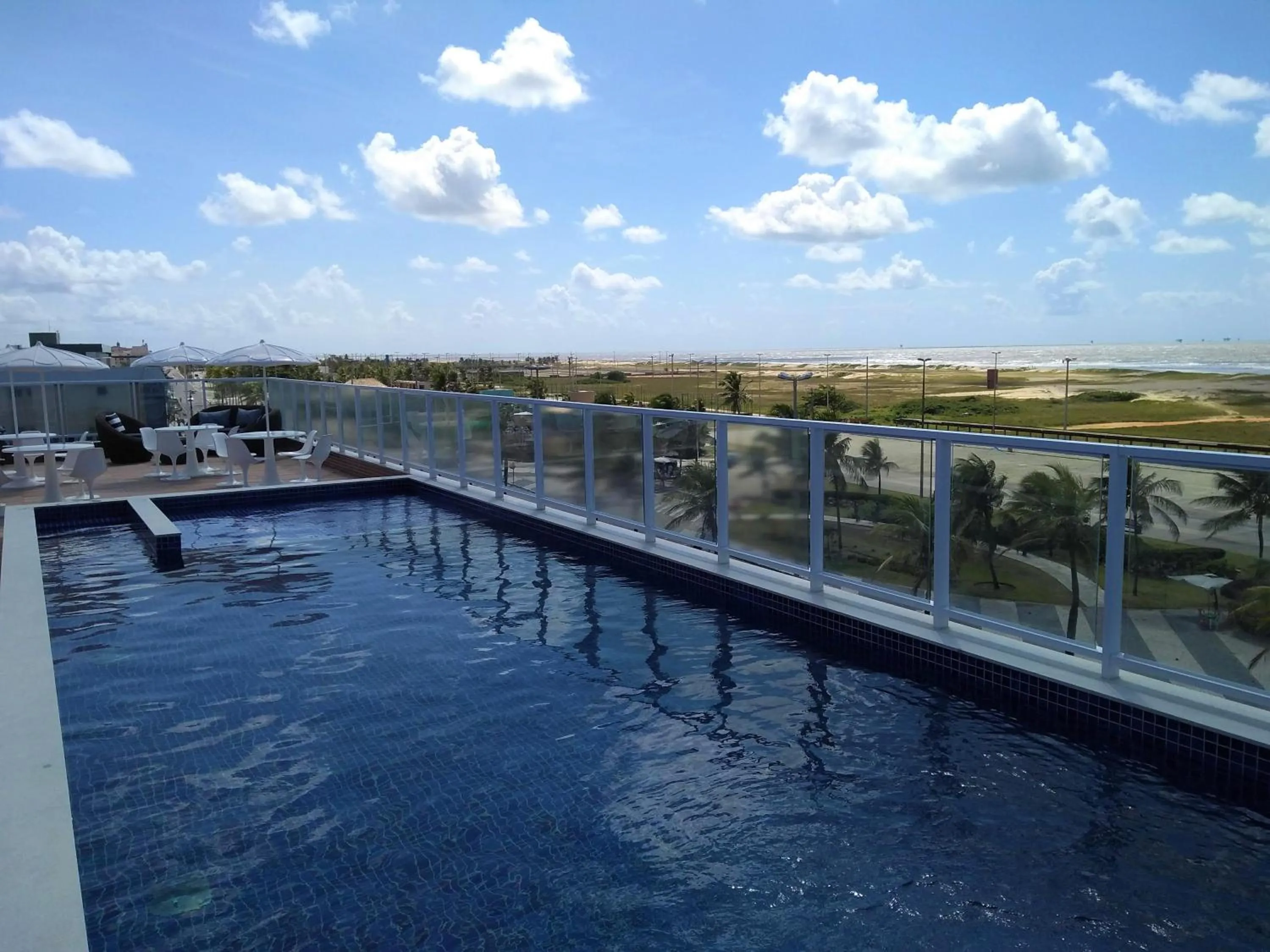 Swimming pool in Simas Praia Hotel