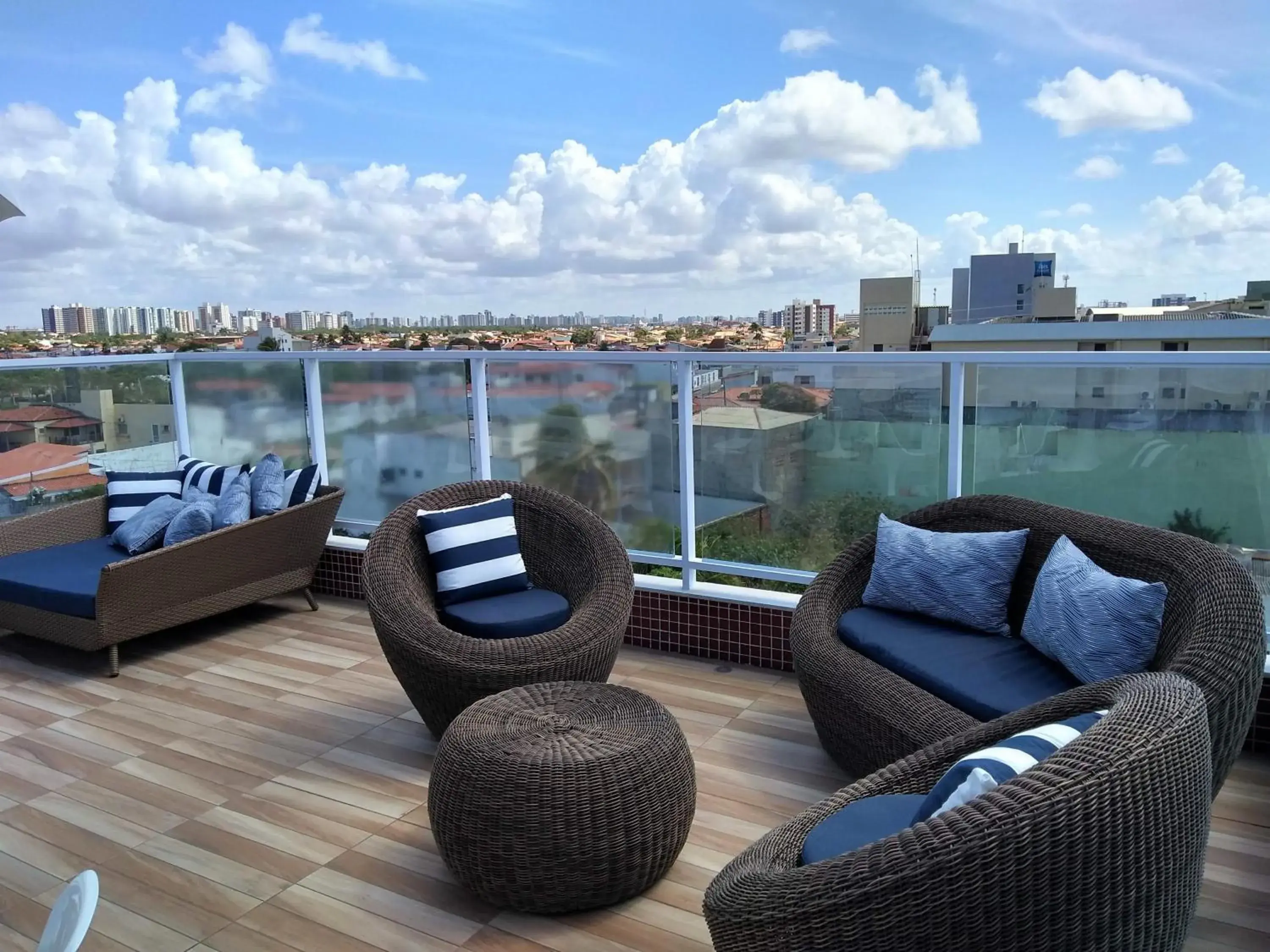 Lounge or bar in Simas Praia Hotel Lounge or bar in Simas Praia Hotel