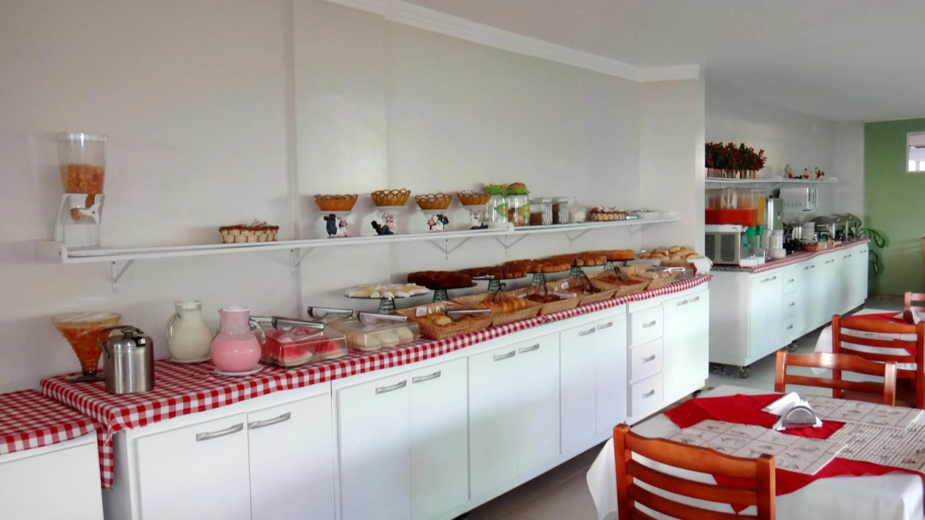 Restaurant/places to eat in Simas Praia Hotel