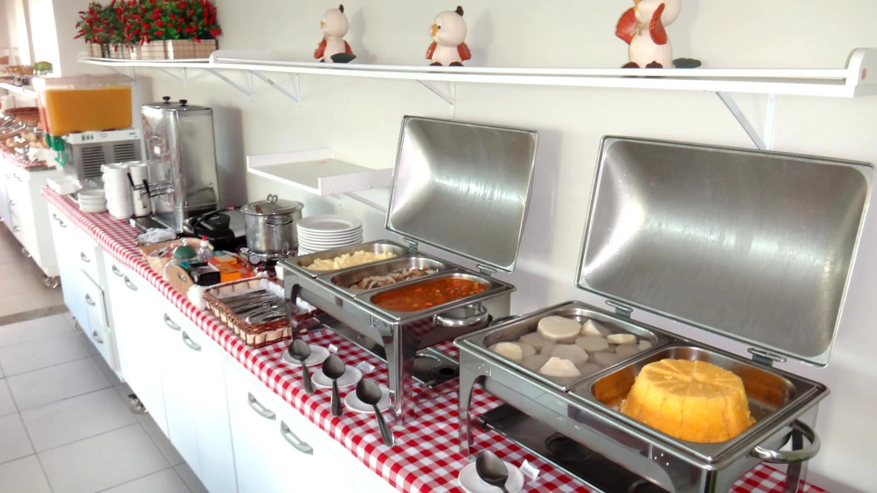 Restaurant/places to eat in Simas Praia Hotel