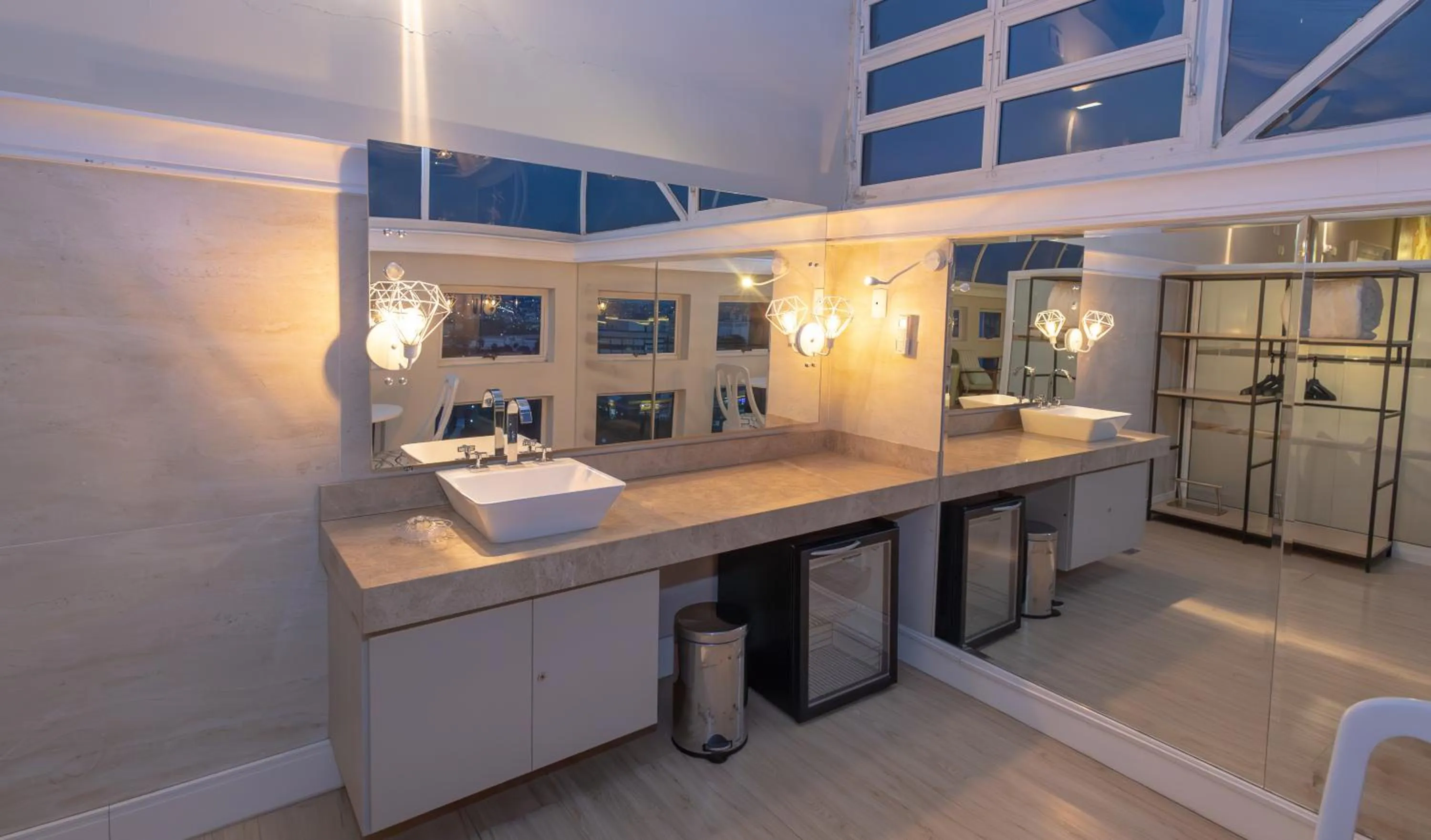 Photo of the whole room in Lizon Curitiba Hotel