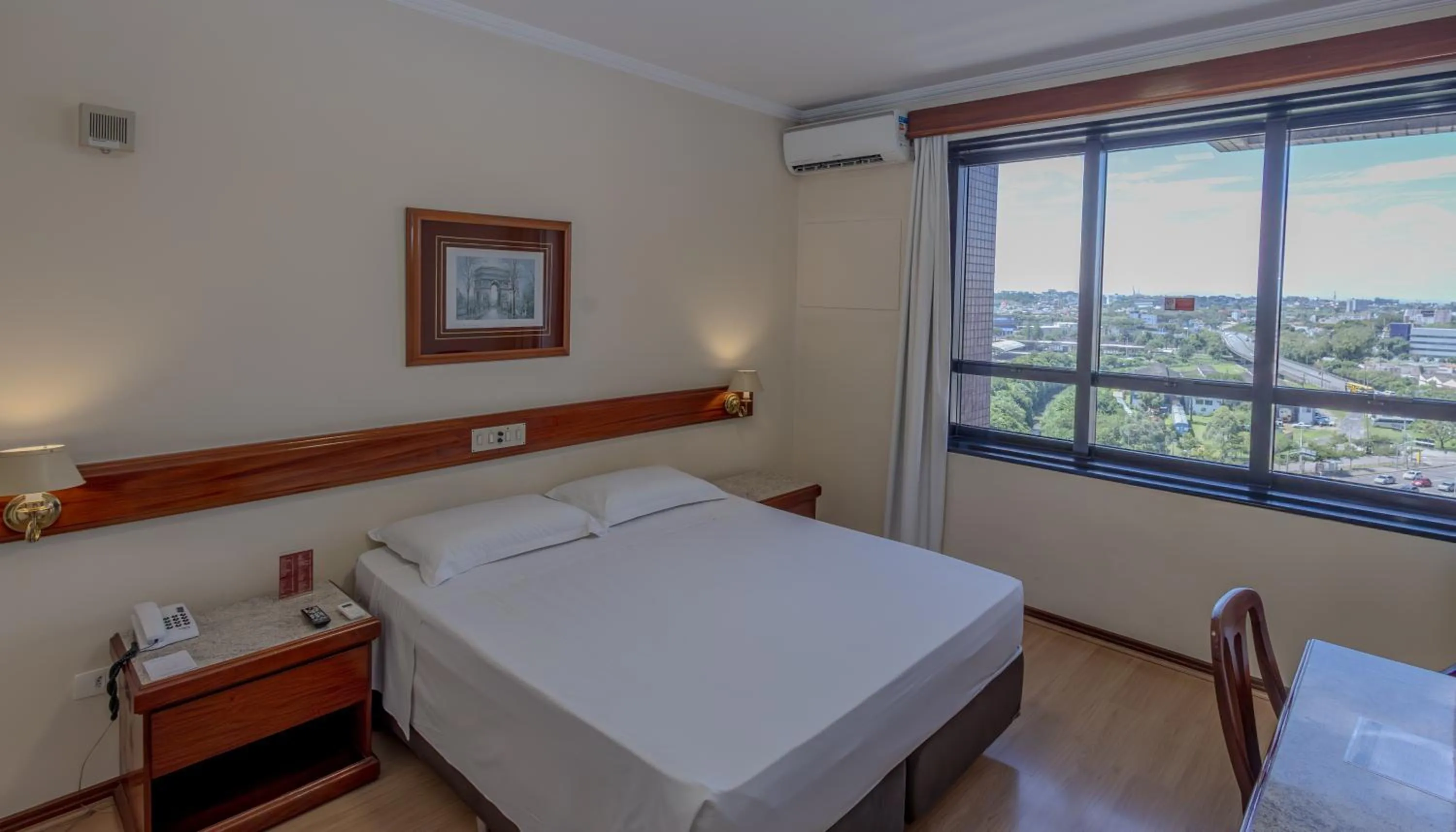 Bed in Lizon Curitiba Hotel