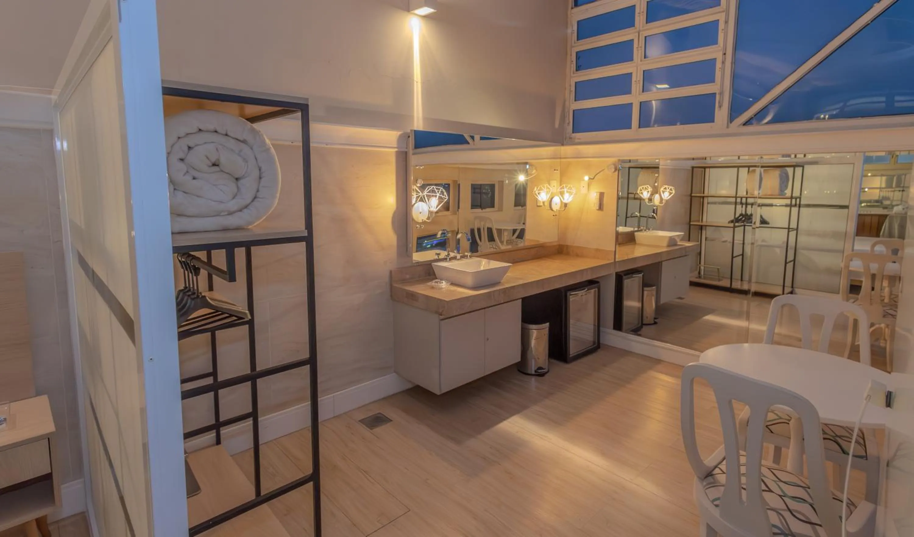 Photo of the whole room in Lizon Curitiba Hotel