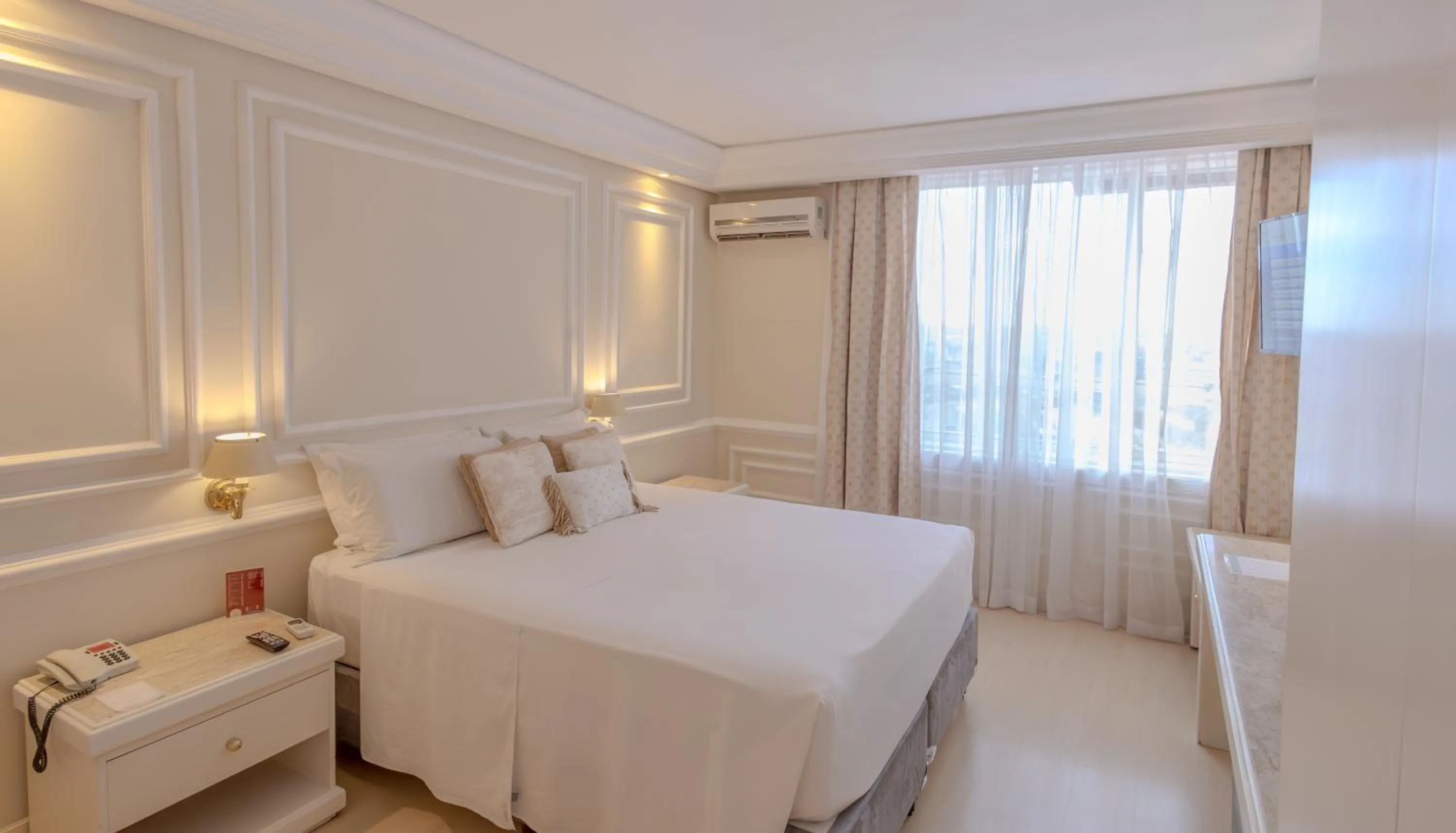 Bedroom, Bed in Lizon Curitiba Hotel